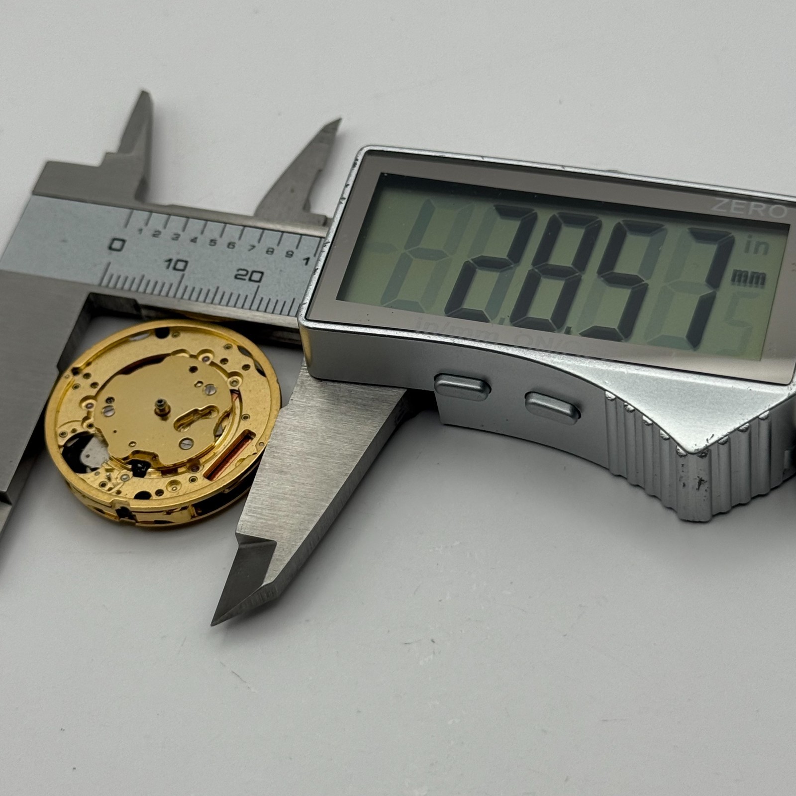 Ronda 5040.D Watch Movement Quartz Swiss R9 13 Jewels Vintage Parts 28.5mm