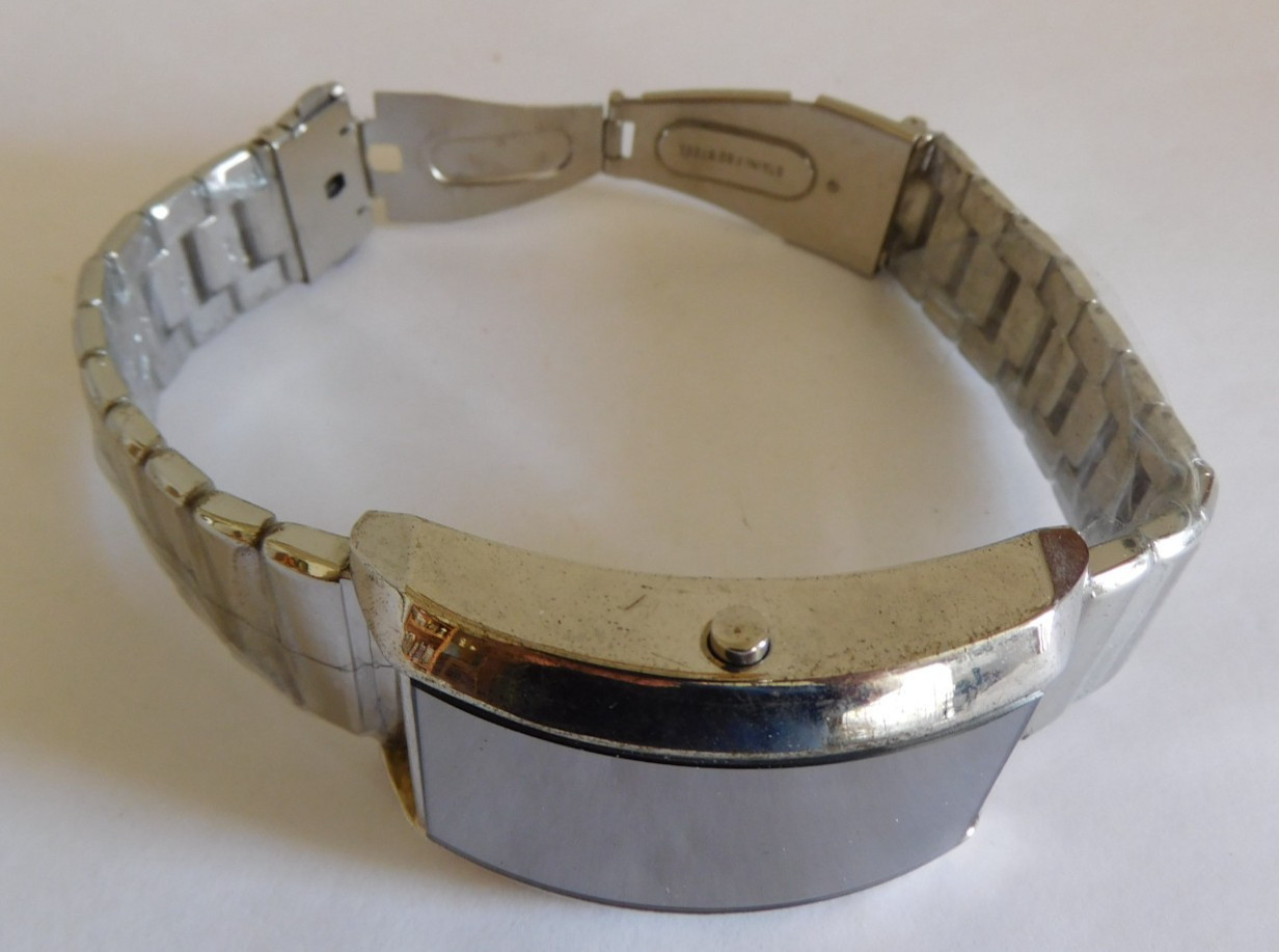 GENTS WATCH NO LED QUARTZ NEW OLD STOCK. Sku ED 855. RUNNING NEEDS BATTERY