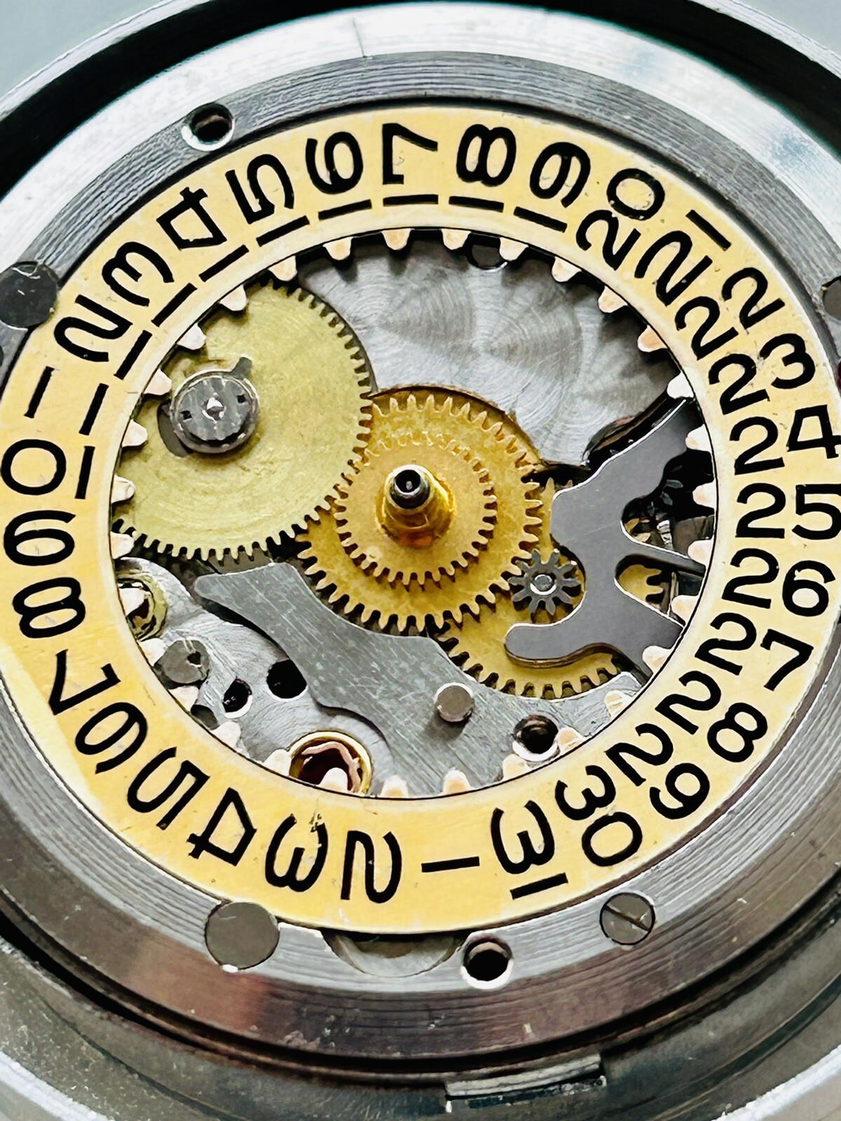 RARE NICE ROLEX NON HACKING WORKING COMPLETE 1570 MOVEMENT RED SUBMARINER 1680