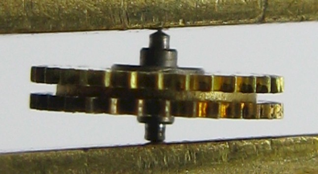 Universal Geneve 69 automatic Watch Part intermediate wheel 203