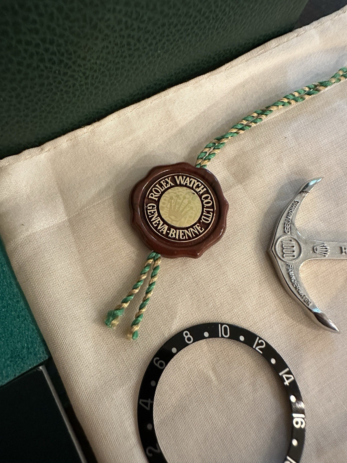 ROLEX – President 18k link -Large box – Bezel insert – Handkerchief – Anchor.