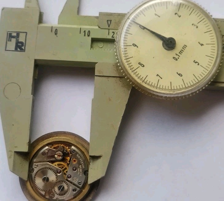 Universal Geneve wristwatch movement Cal.800 D-20mm