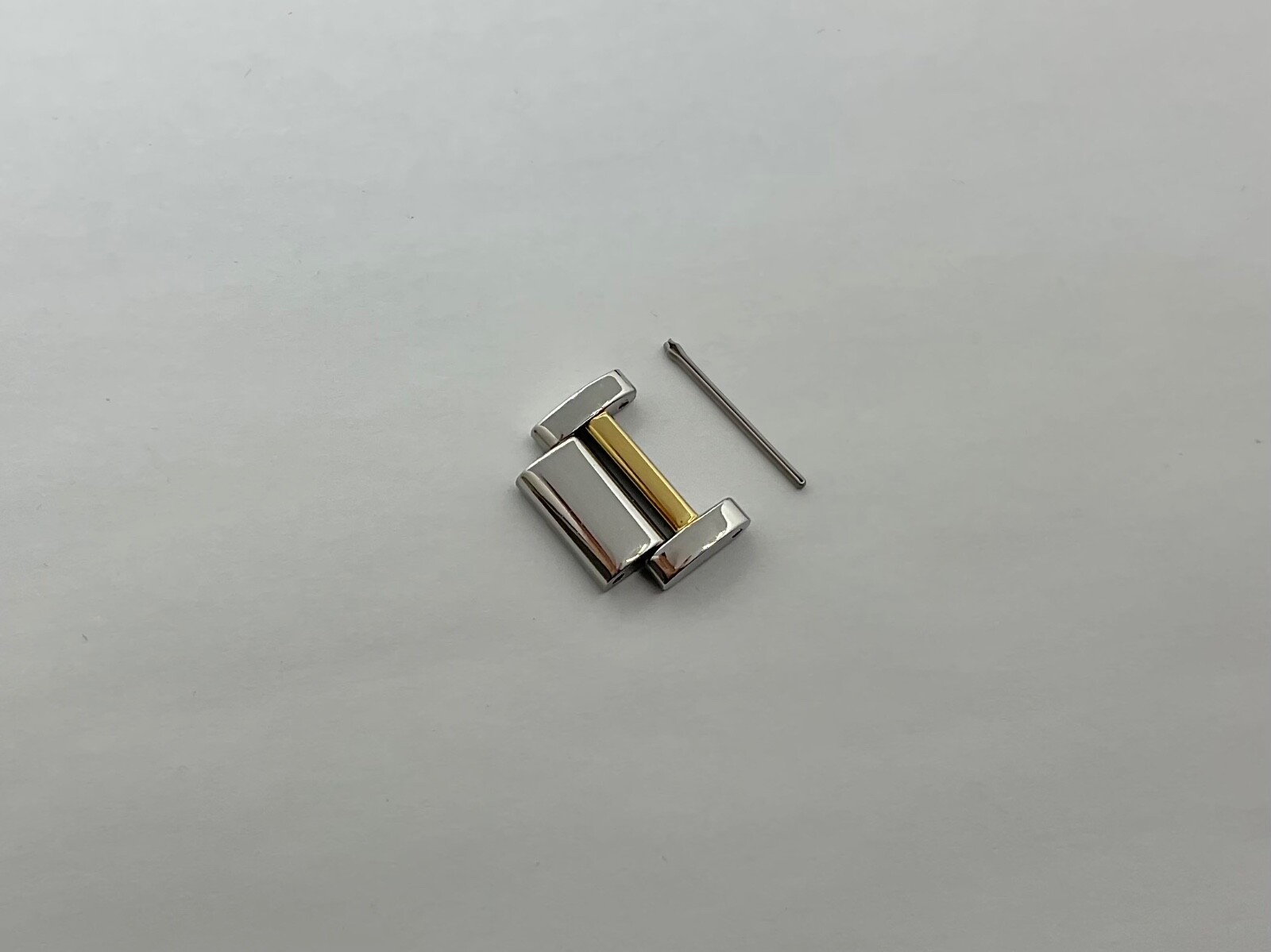 Michael Kors Link MK-6225 Stainless Steel and Gold Tone 18mm