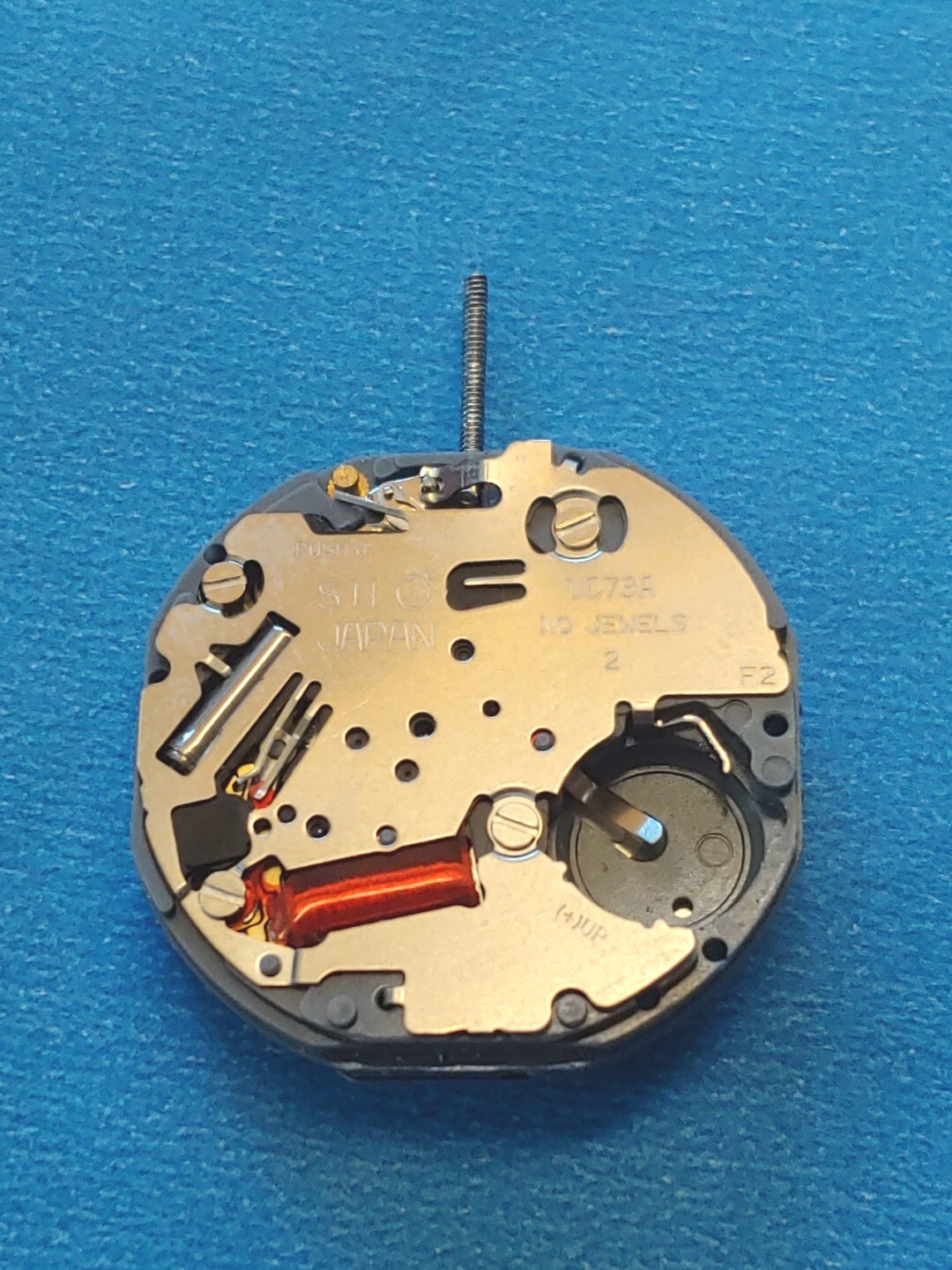 Seiko VD79A Movement. Set & Runs, Coil Good. 3 Oclock Pinion Broken For Parts.