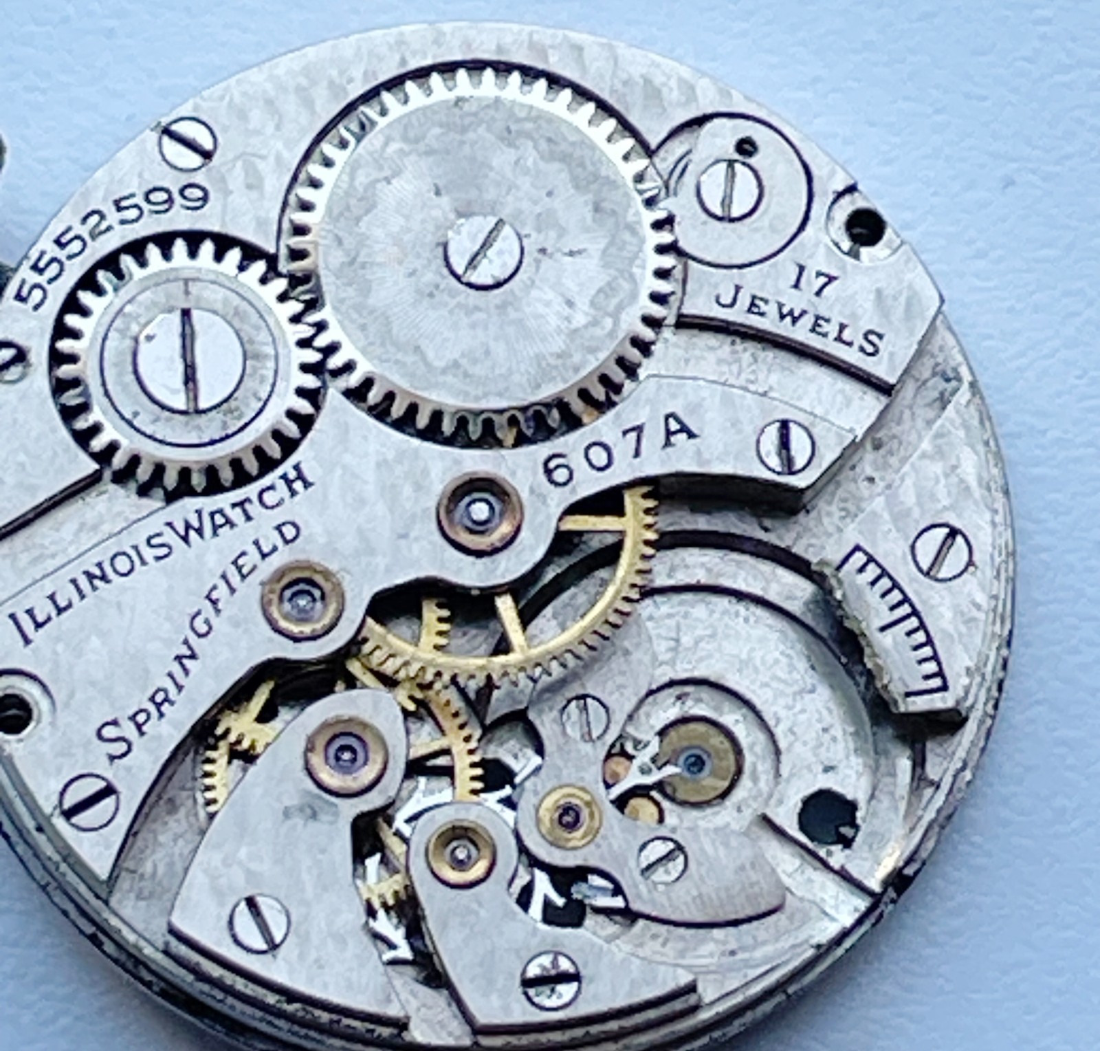 ILLINOIS 607A 17 Jewels Watch Movement 25mm Size For Parts Repair Vintage
