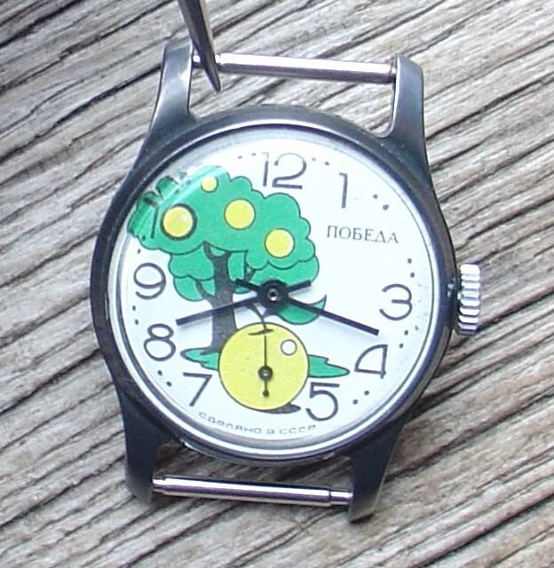 Rare Vintage Collectible Soviet POBEDA Watch With the Apple Tree 2602 SERVICED