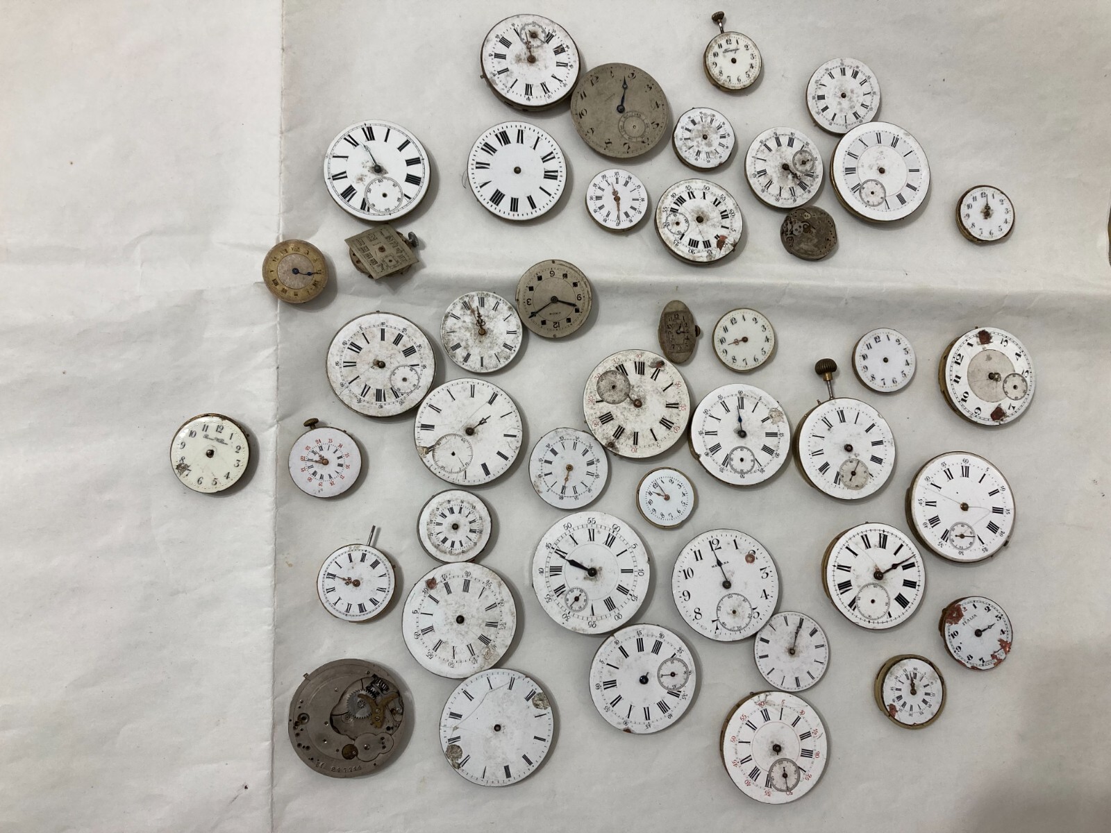 LOT OF NO.44 OLD VARIOUS POCKET WATCHES FOR POCKET WATCH TO RESTORE PARTS.