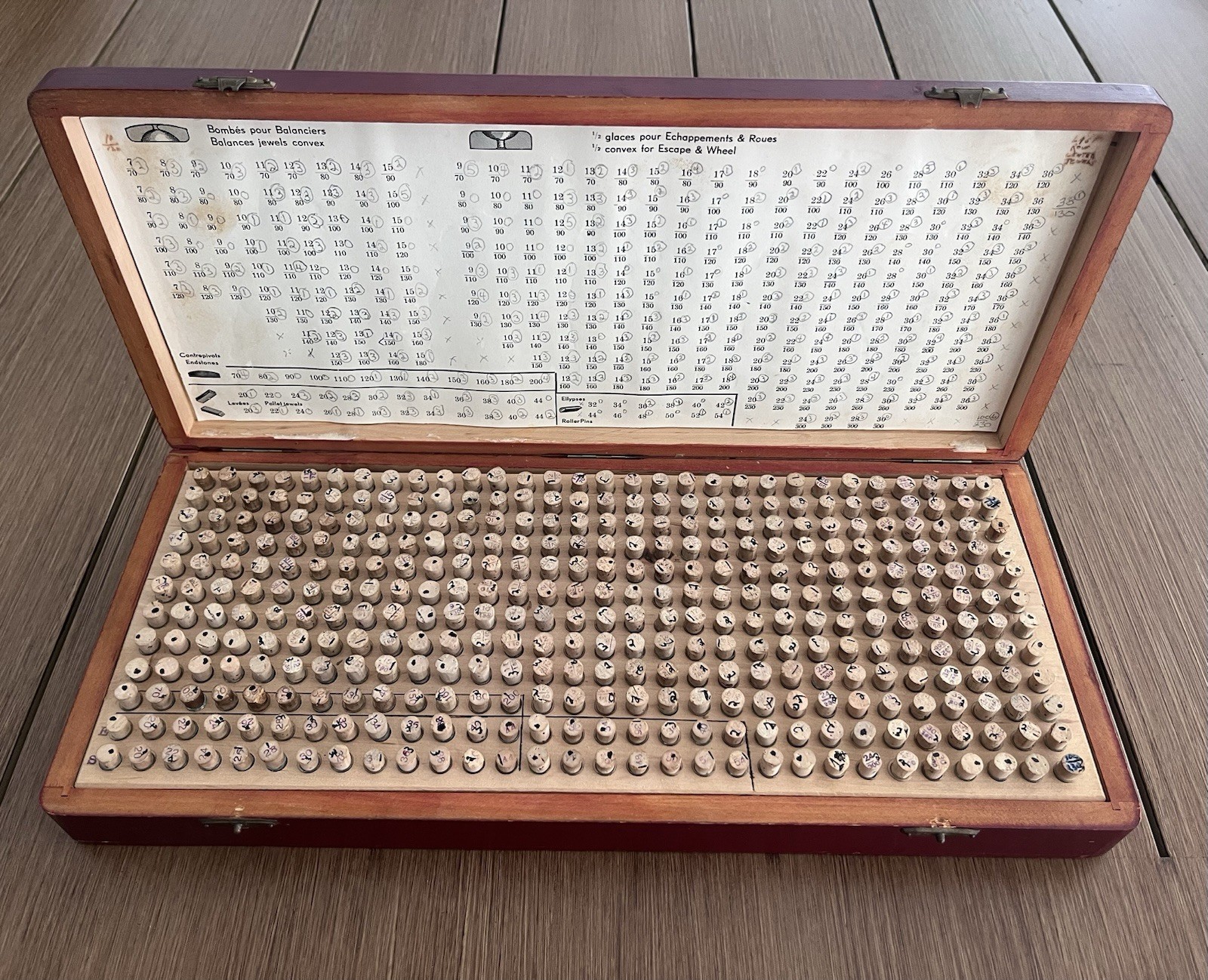 490 Unbranded Assorted Watch Jewels (012)