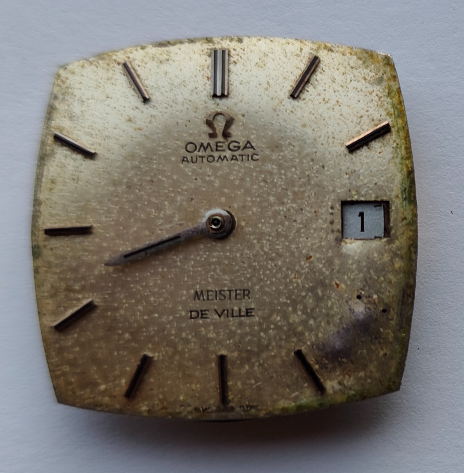 Vintage Omega Automatic Cal 565 Watch Movement , balance moves.