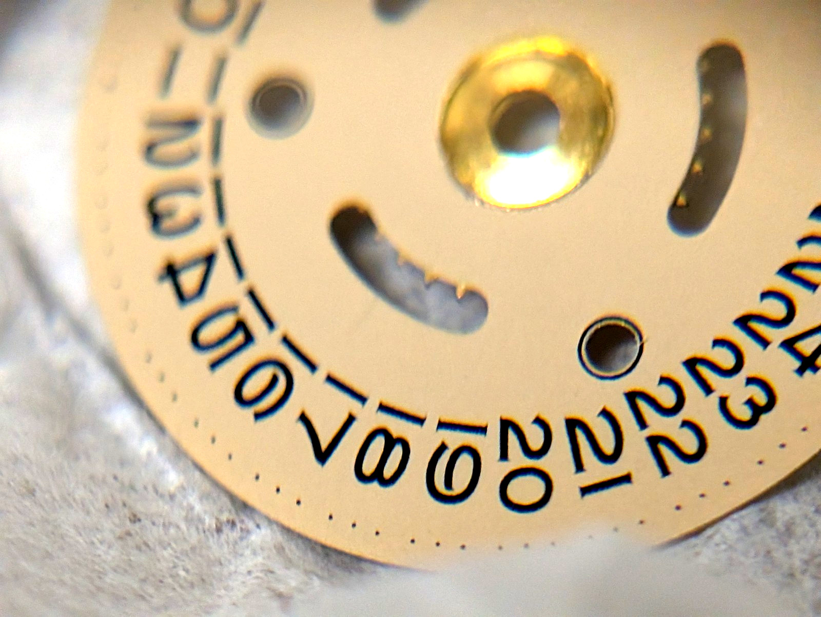 Original ROLEX 2030-4520 champagne Date Indicator/disc/disk for cal 1135 1165 –