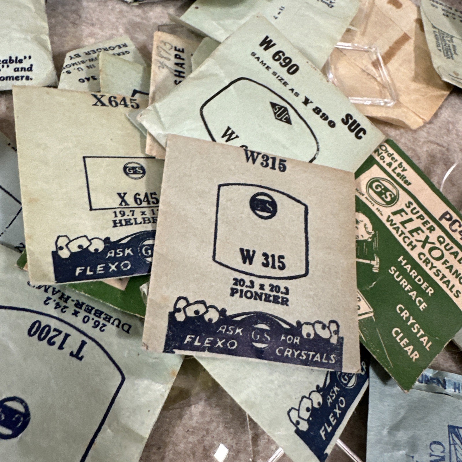 LOT OF ELECTRO SEAL PERMATEX GS ROUND WATCH CRYSTALS WATCHMAKER