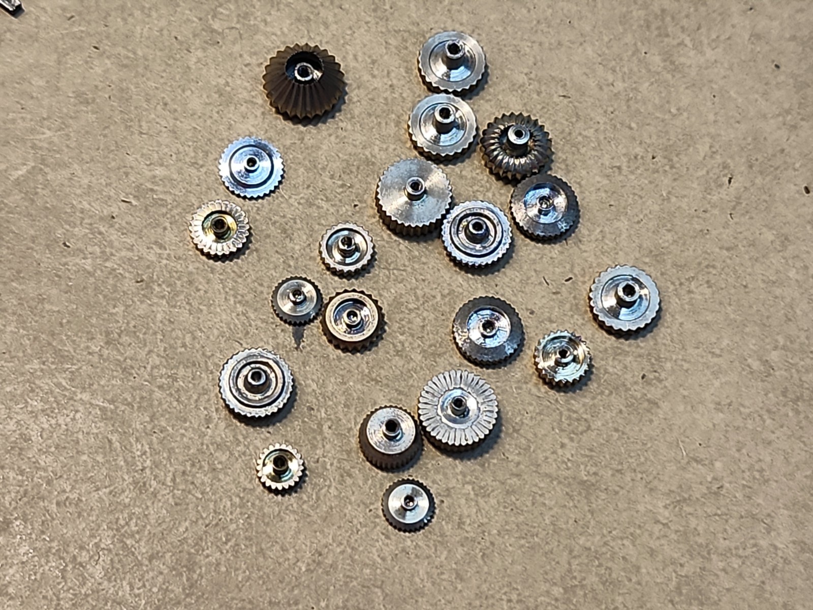 Lot Of 20 Mixed Vintage White GF, SS, & Chrome Pocket & Bracelet Watch Crowns