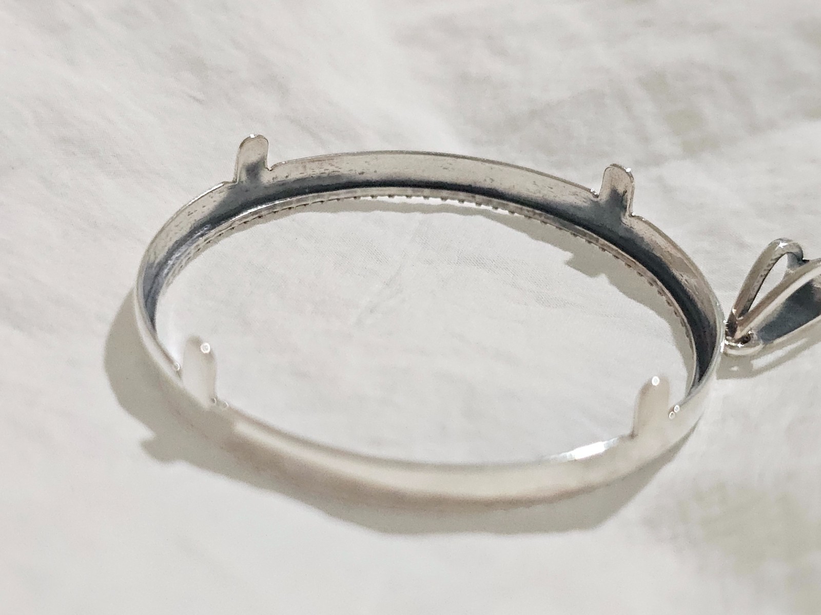 925 Sterling Silver Prong Back Illusion Edge Bezel for 39mm 1 oz Silver Rounds
