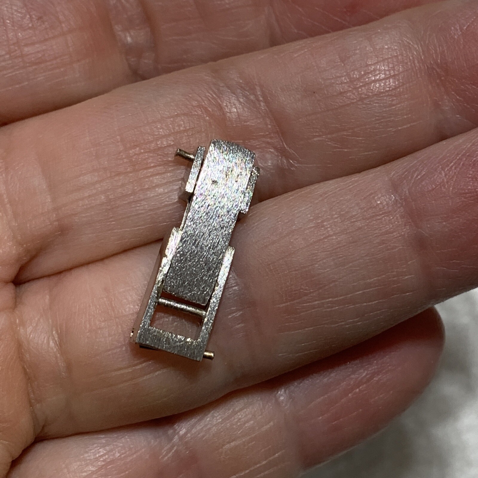 18k White Gold Stamped 750 Folding Clasp Buckle Bark Finish 5 mm Rare Vintage