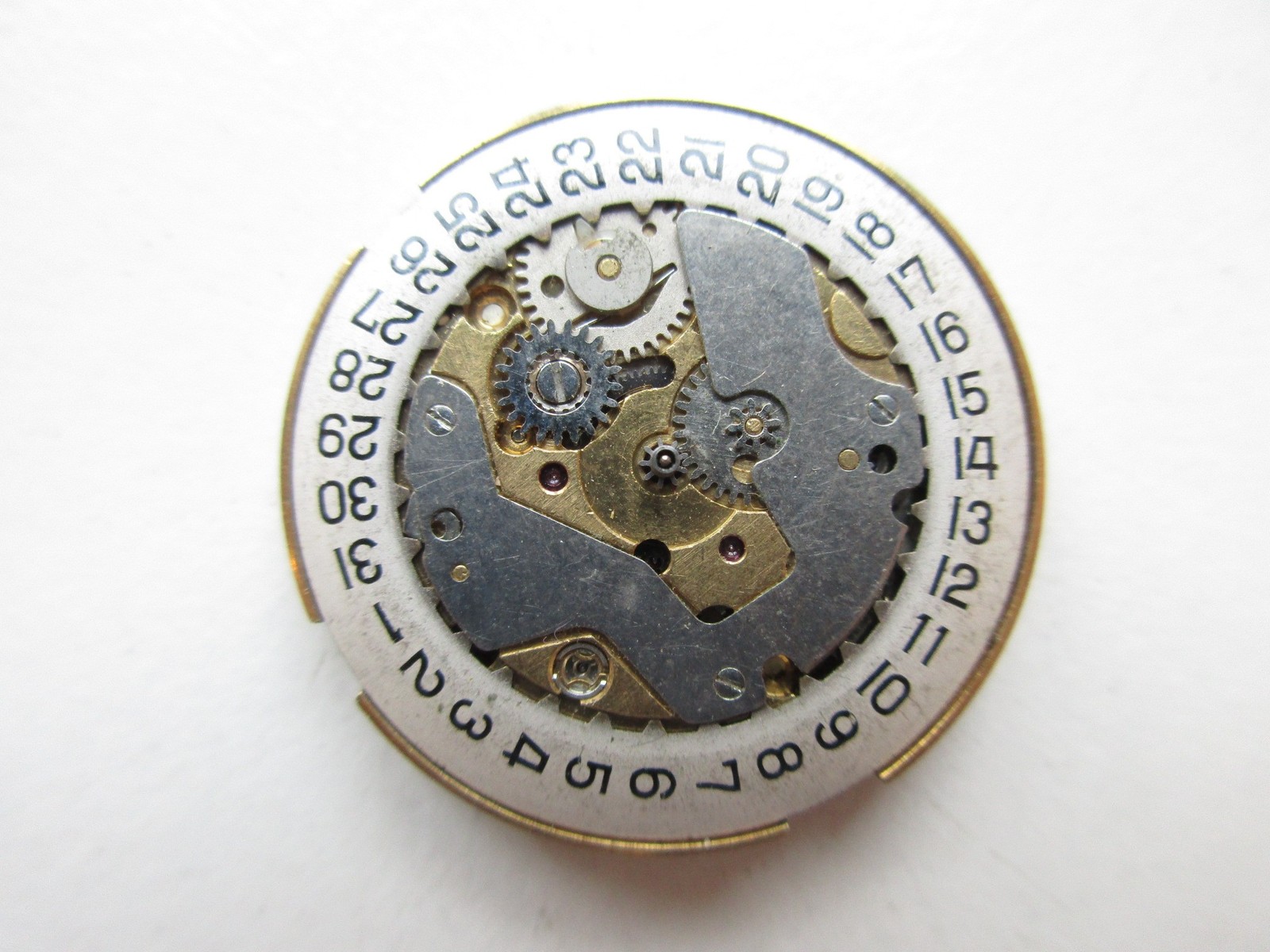 FHF Fontainemelon cal. 905 incomplete watch movement – balances move – for parts