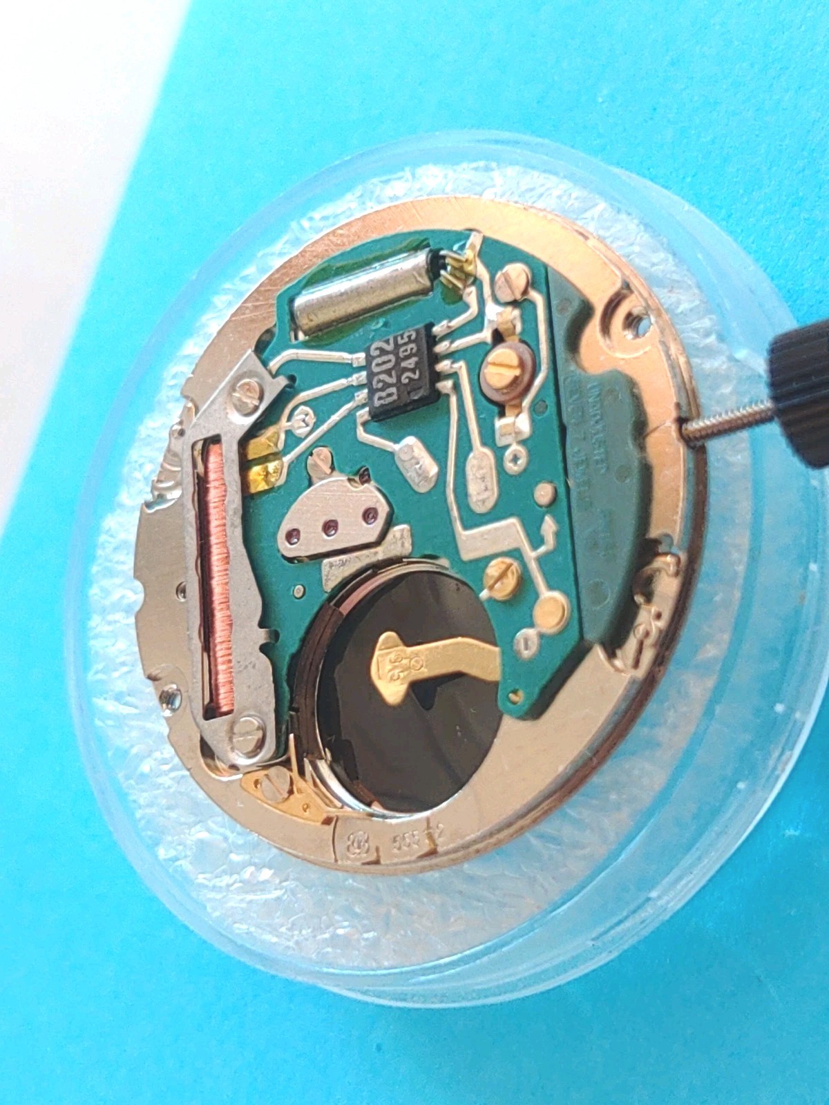 ETA 555.112, 11.5″‘ 7 JEWEL QUARTZ DATE@3 MOVEMENT. NOS. SETS AND RUNS 24 HRS.