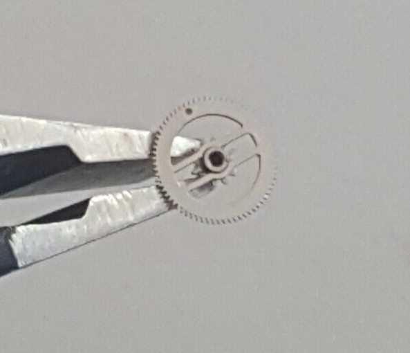 Baume & Mercier Caliber 5057 Part Number 242 (Canon Pinion With Driver)