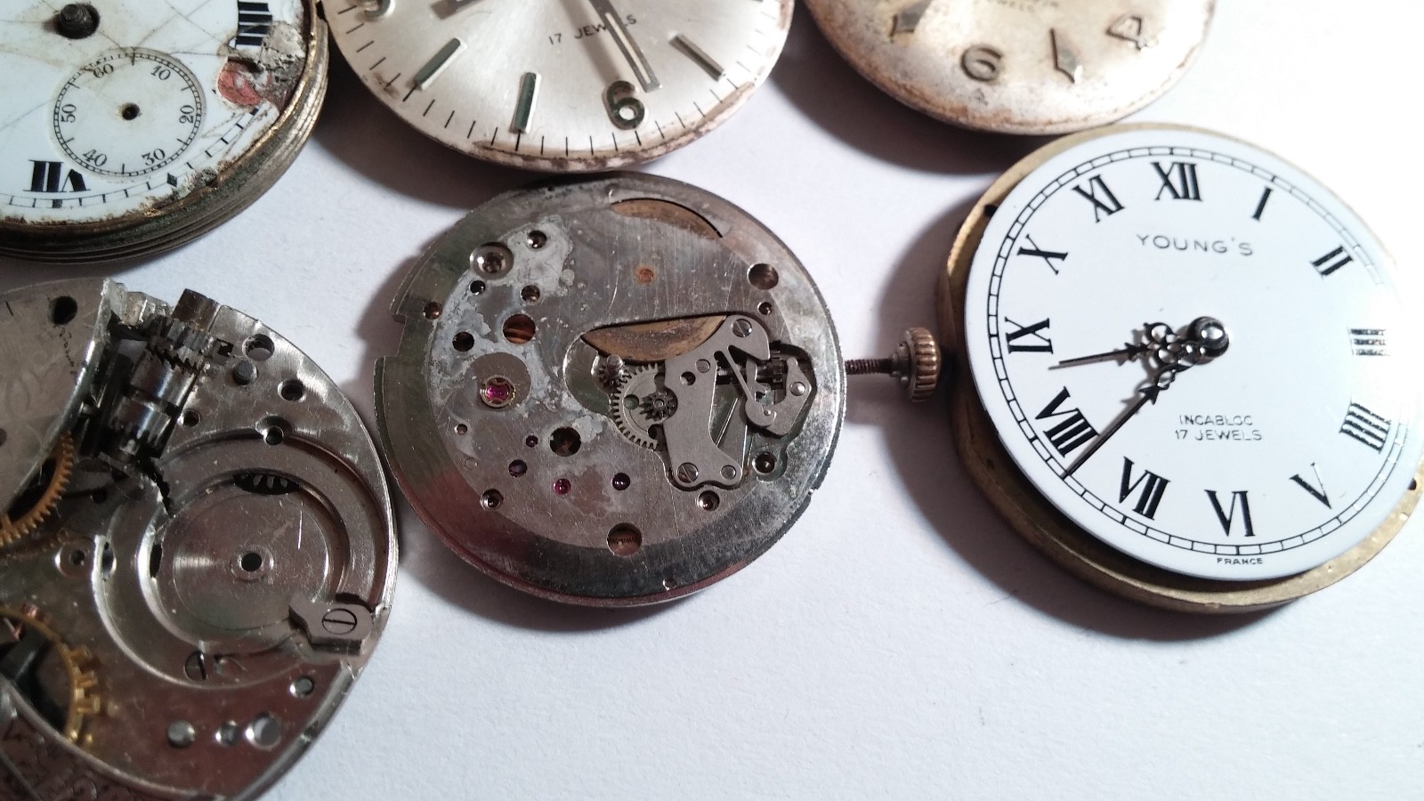 1 LOT of 9 Movements: Waltham France Young’s w/Dial crown, Belforte Q 17 Jewels,