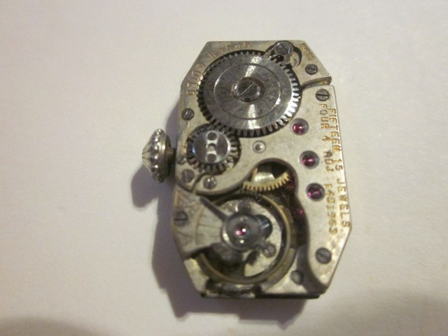 VINTAGE GRUEN GUILD SWISS MADE 15 JEWELS WRIST WATCH MOVEMENT WORKS 15MM 25MM