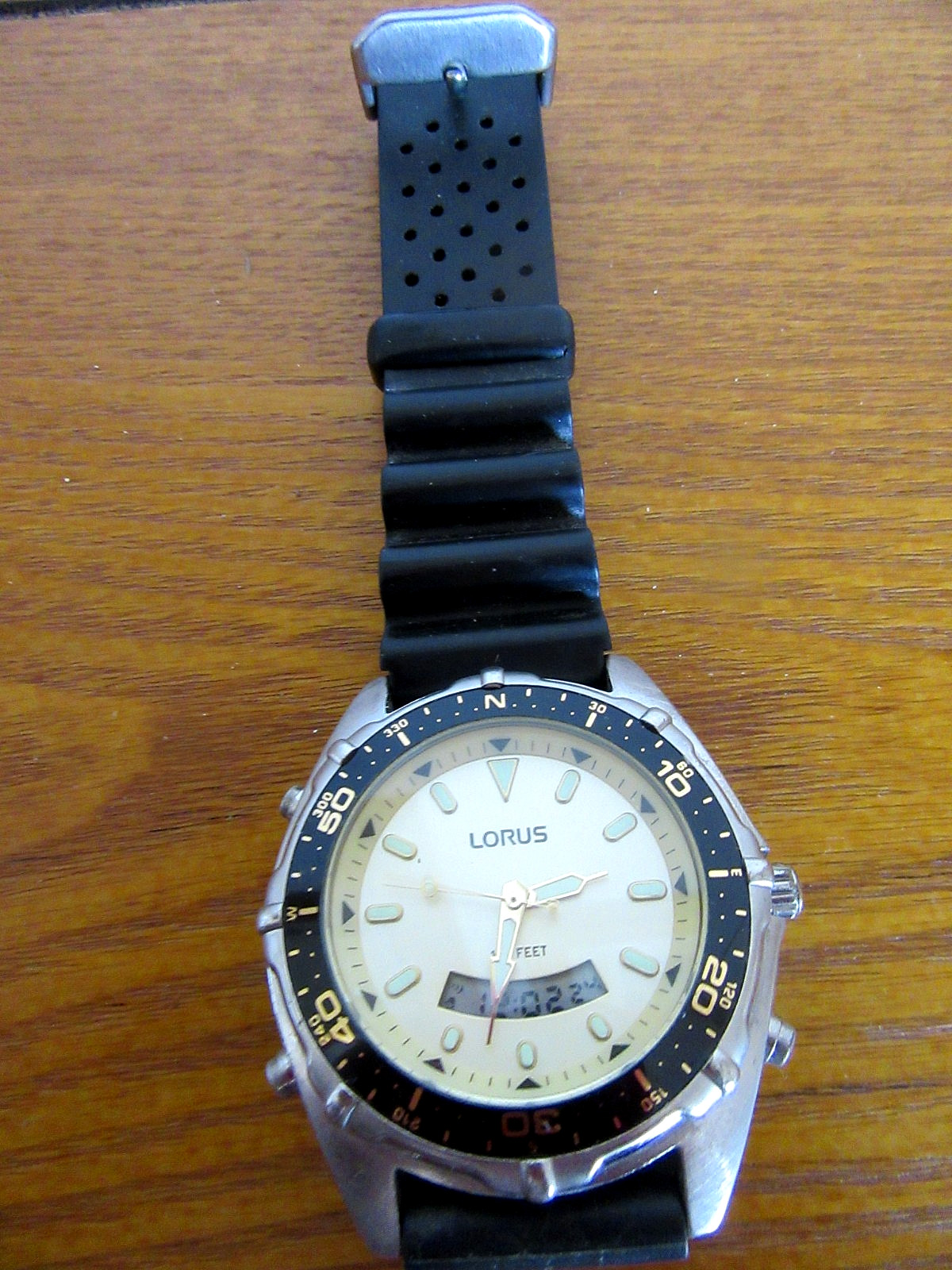 GENTS LORUS VINTAGE COMBO, DIGITAL & ANALOG FOR PARTS OR REPAIR. SKU 2131-11