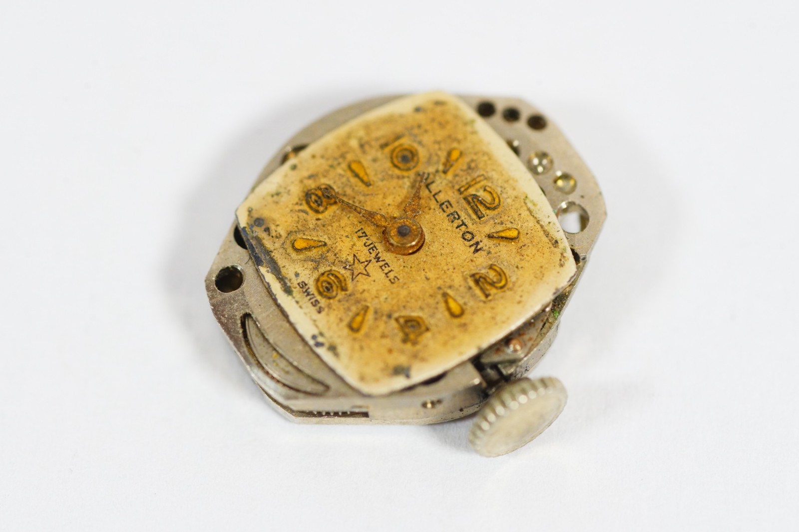 Allerton Watch Movement Swiss Calibre FHF60 17 Jewels Ticking Parts or Restore
