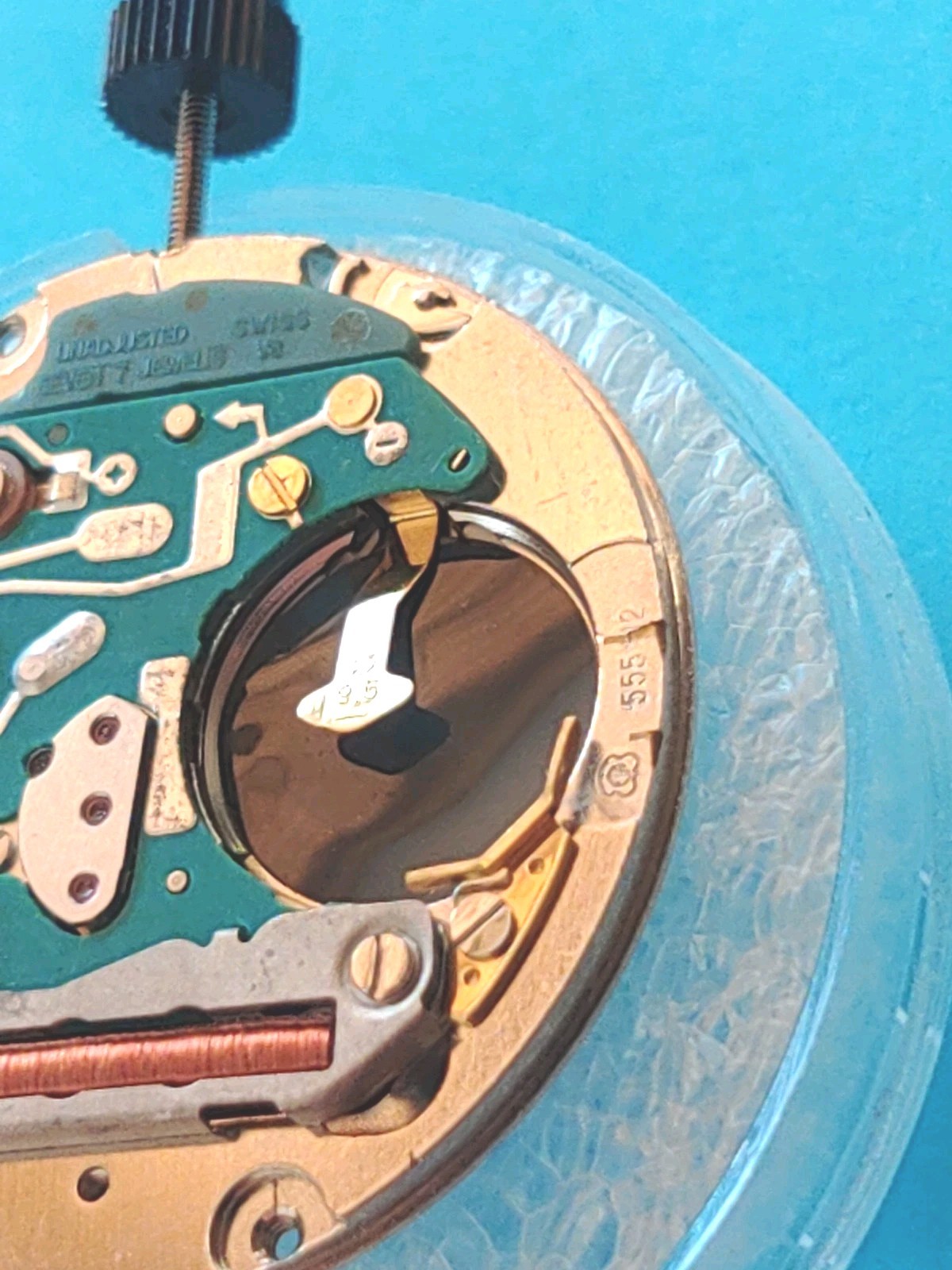 ETA 555.112, 11.5″‘ 7 JEWEL QUARTZ DATE@3 MOVEMENT. NOS. SETS AND RUNS 24 HRS.