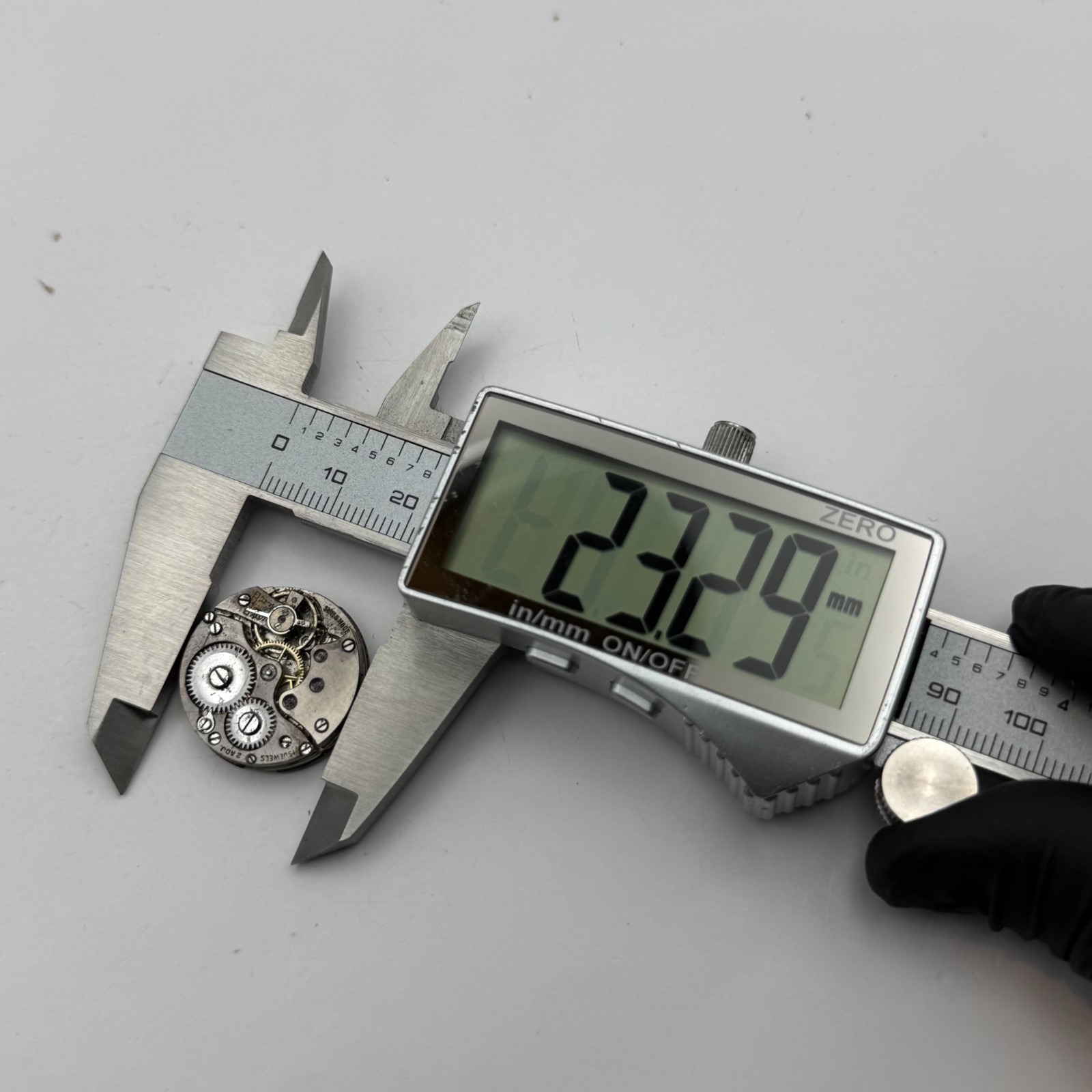 Buser Watch Movement 15 Jewels Swiss Manual Wind Vintage Parts Repair 23.2mm