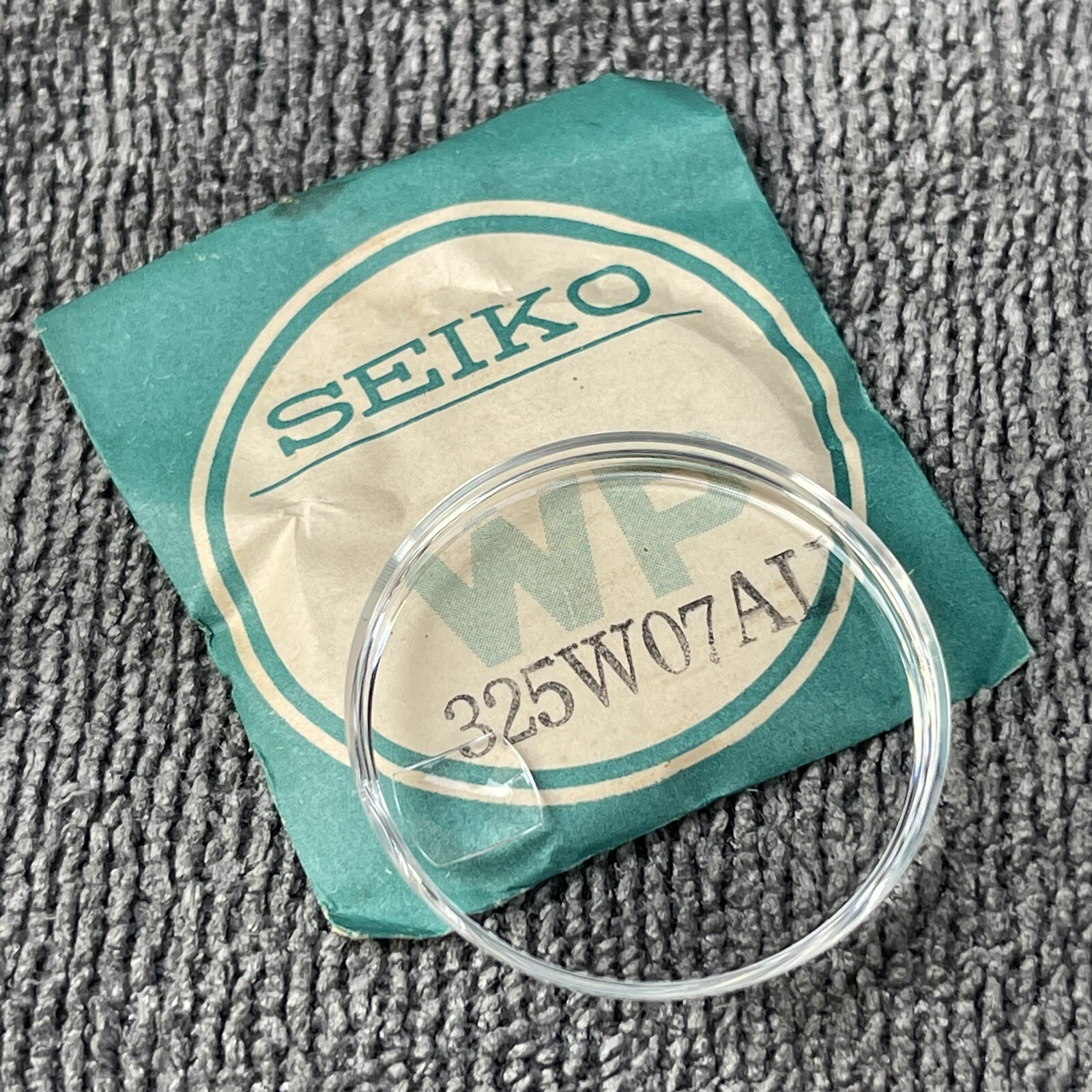 NOS GENUINE CRYSTAL FOR SEIKO 7622-9000/10 7625-8050/51/60/70/90/8130/40/8260/63