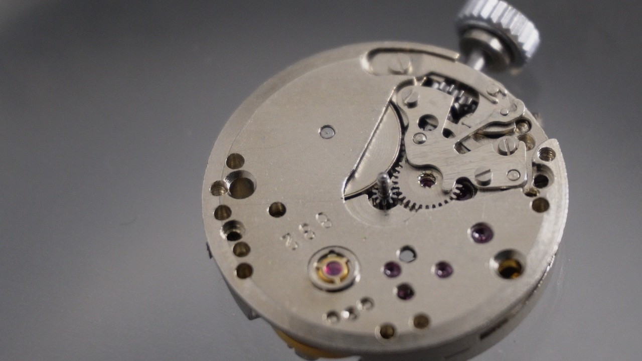 Vintage Chaika 1601A Mechanical Ladies Watch For Parts Repair. Runs.