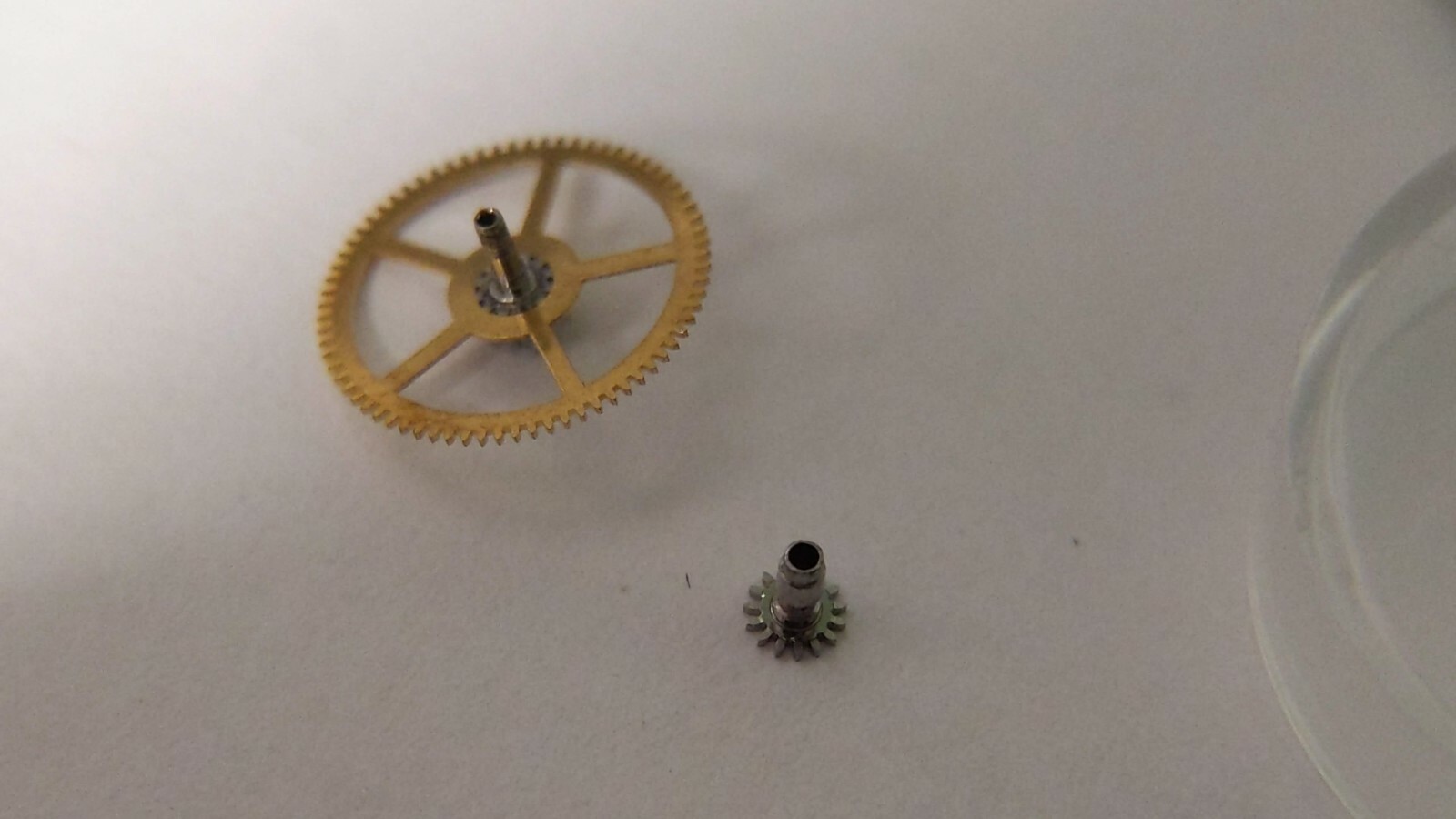 Lecoultre K866 CENTER WHEEL and CANNON PINION great condition, for watch repair