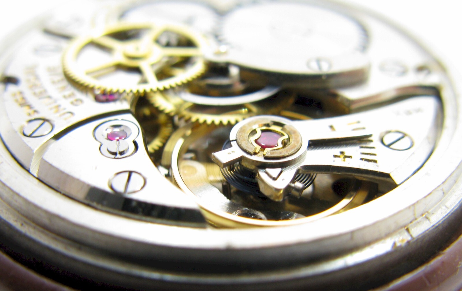 Universal Geneve 265 17 jewels Watch movement & dial for parts