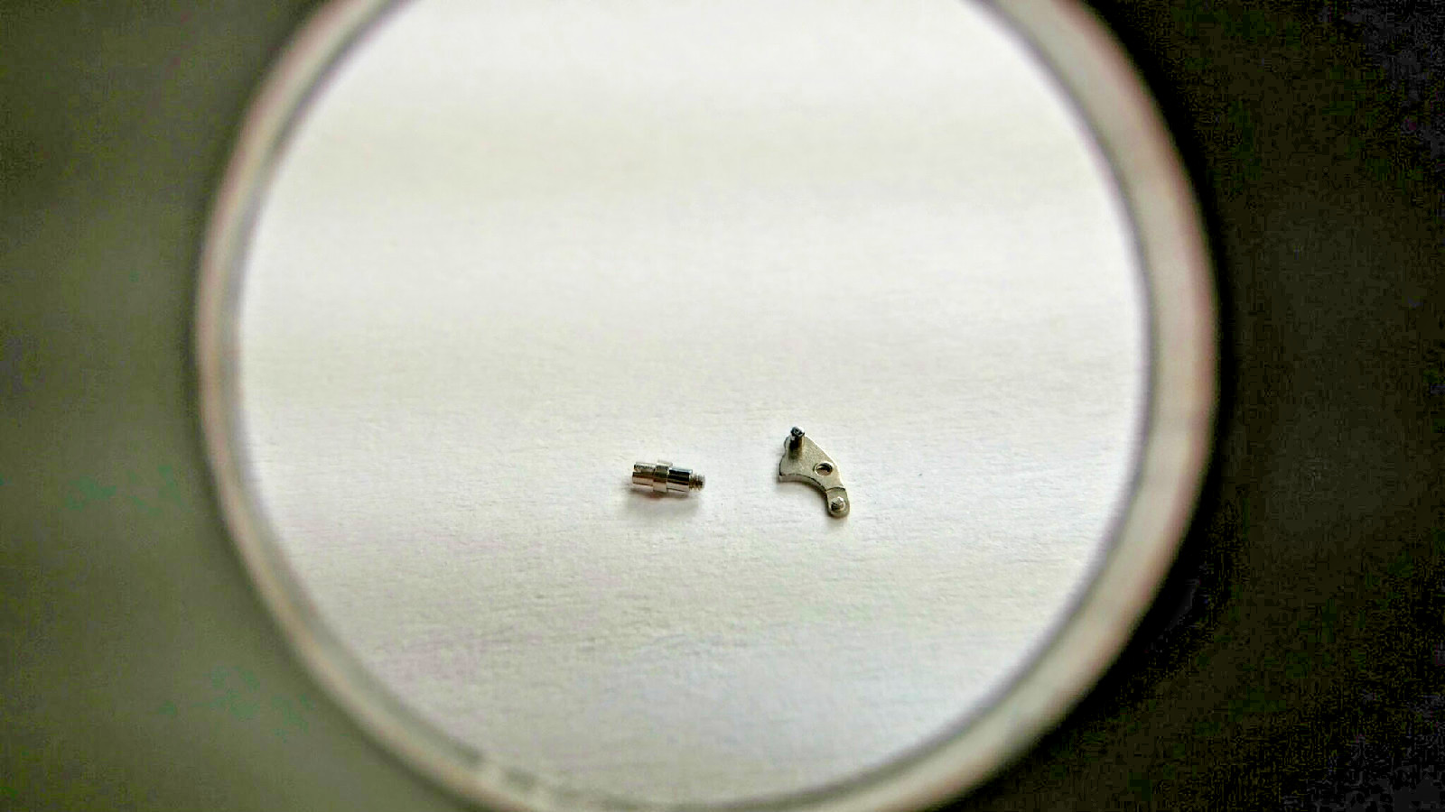 LeCoultre watch parts, 818 443 setting lever / detente & screw #5443