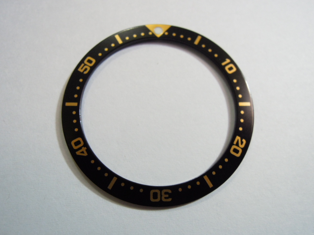NEW BLACK/GOLD 33.5MM BEZEL INSERT MEDIUM DIVERS SKX013 (7S26-0030) / 4205-0150
