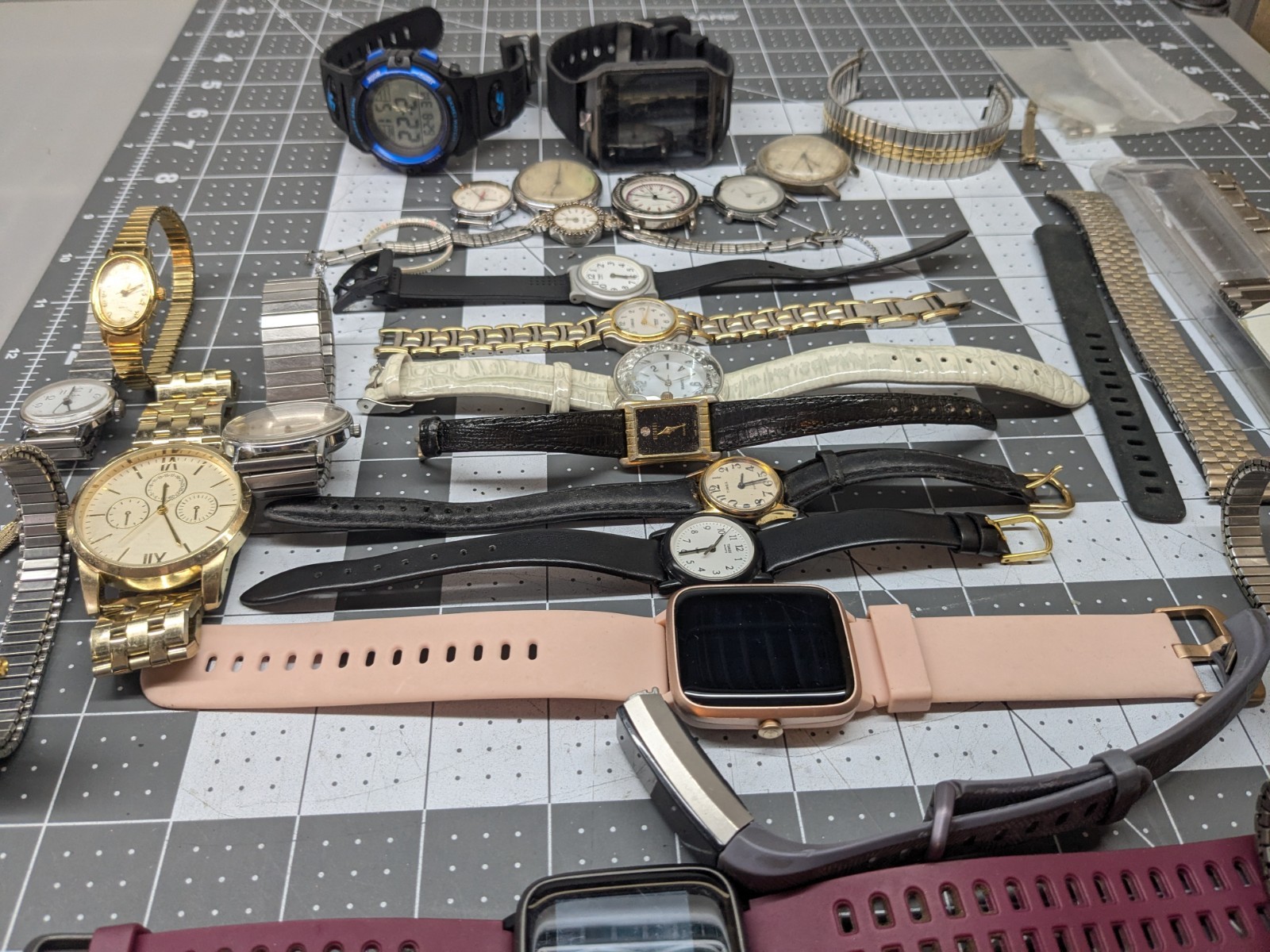 Bulk Watch Lot Timex,Fossil,Quartz Movements 25 Watches + Accessories
