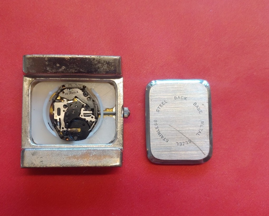 Seiko PC21A-3 Hand Quartz Movement. Geneva Dial, Hands, Case. Sets, Runs 48Hrs.