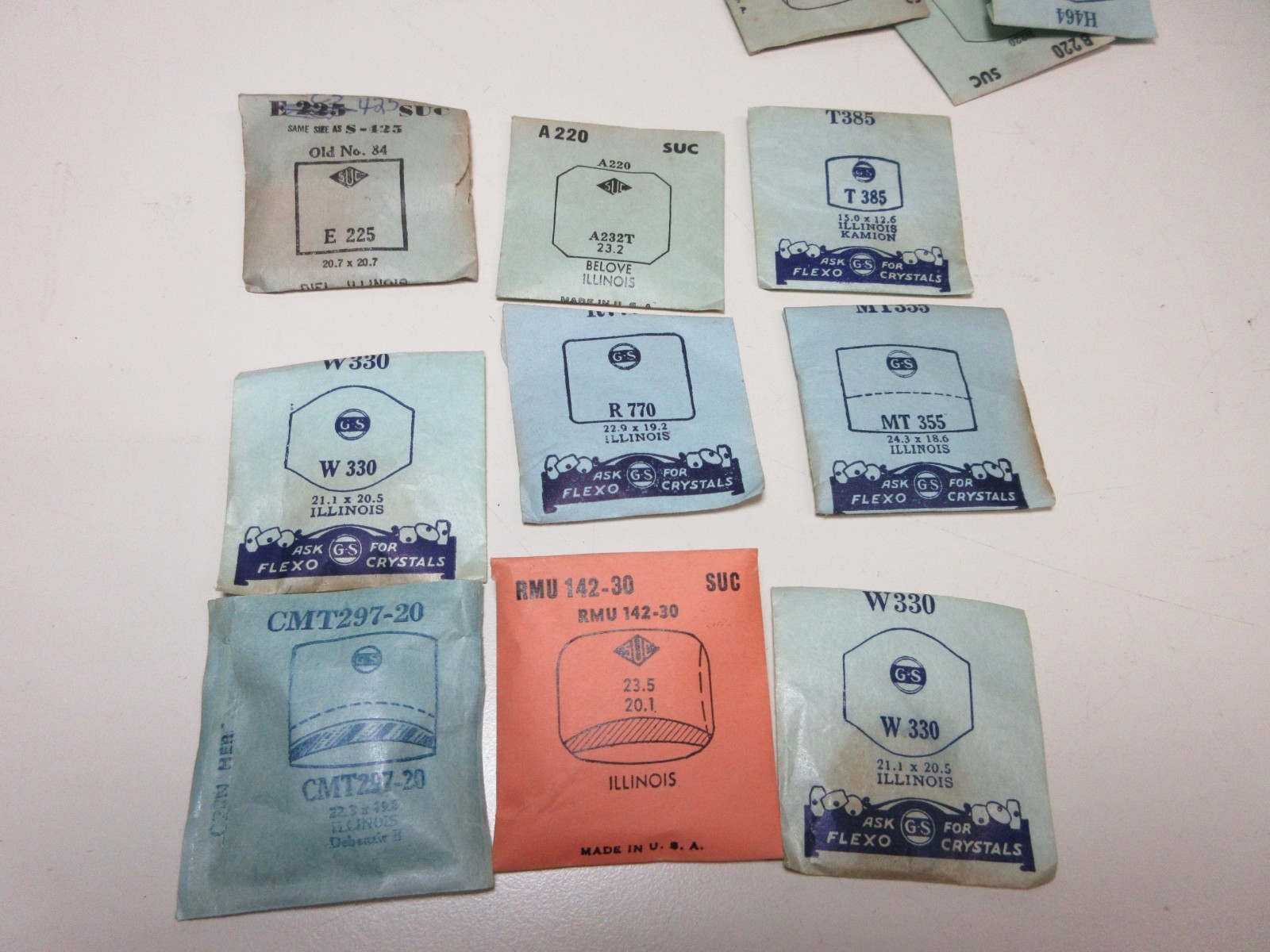 LOT OF G.S SUC MENS ILLINOIS WATCH CRYSTALS ASSORTED NEW OLD STOCK FLEXO #215