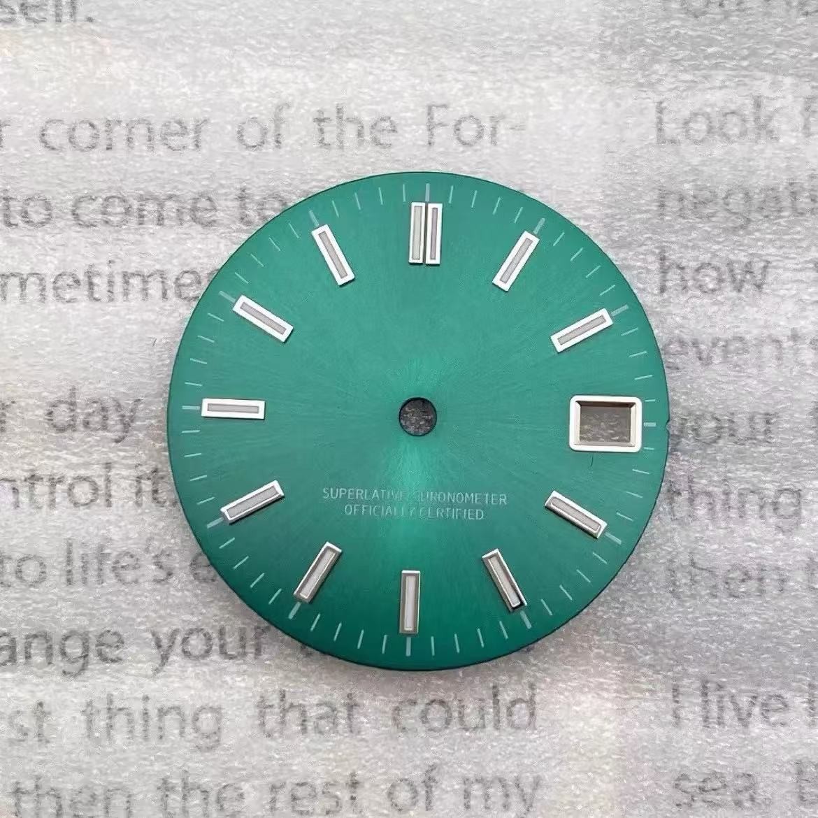 28.5mm Sun Pattern Watch Dial Green Luminous Date for Nh35 Nh36 4R Movement