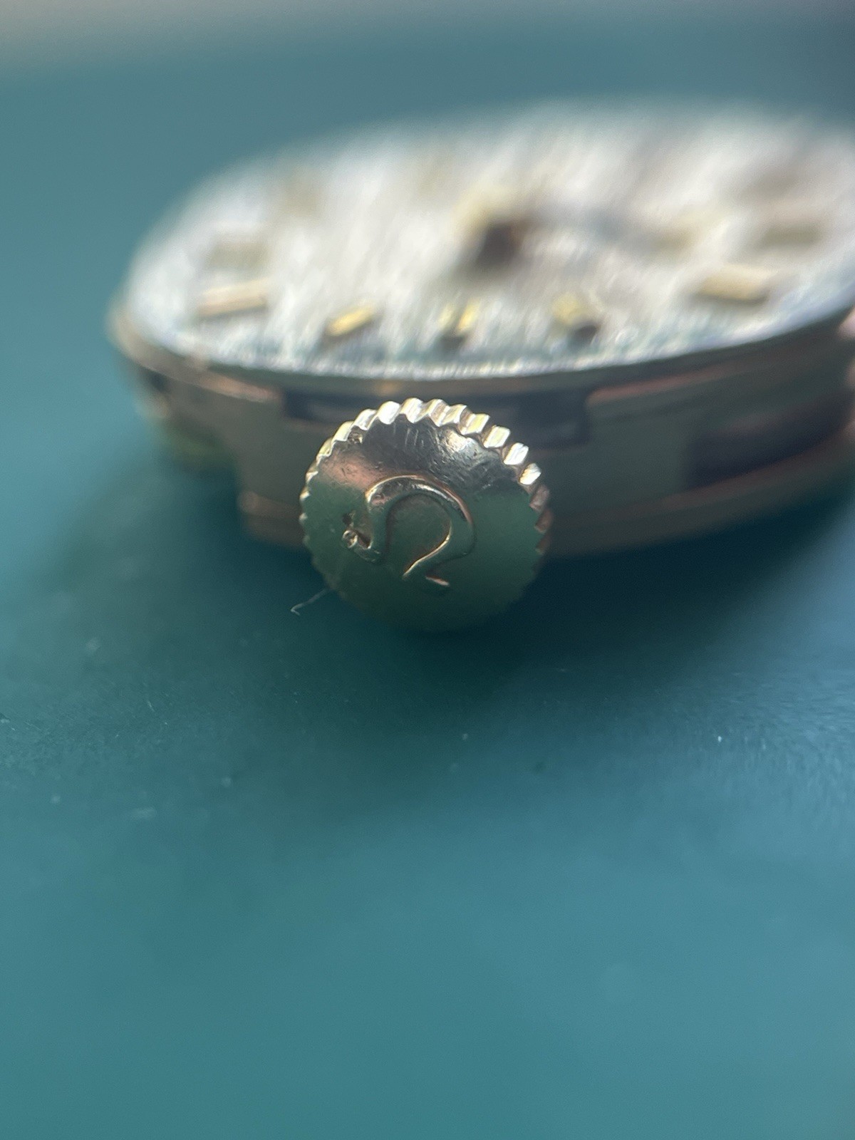 RUNNING Omega 1100 Ladies Watch Movement With Dial Hands And Crown 17j Gold Dial