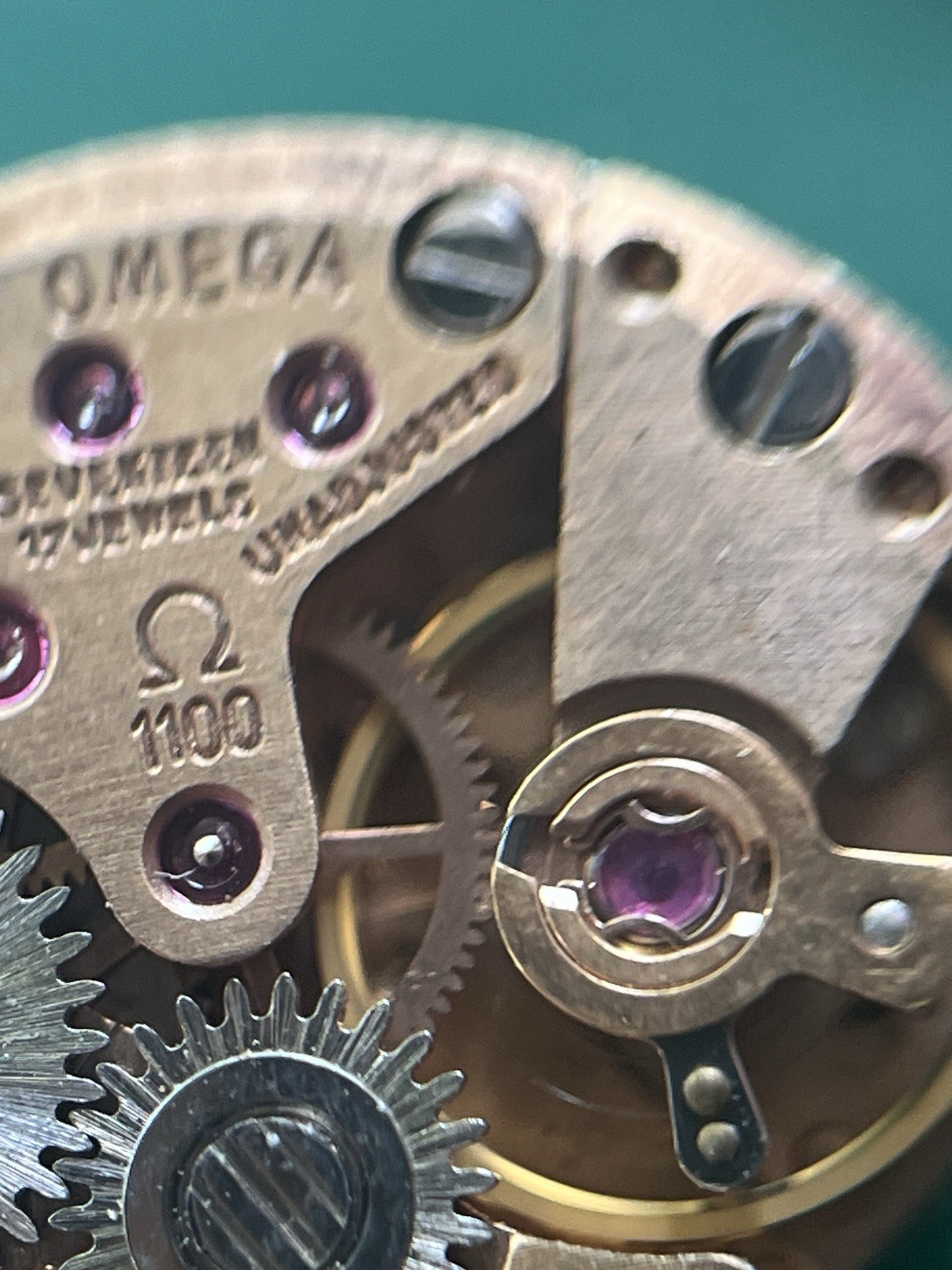 RUNNING Omega 1100 Ladies Watch Movement With Dial Hands And Crown 17j Gold Dial