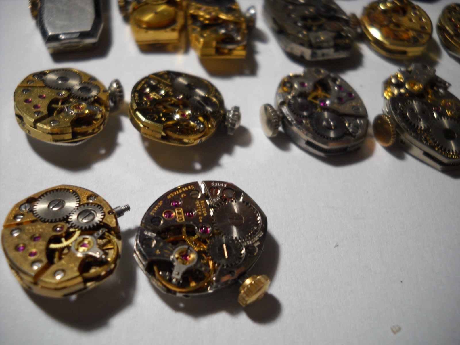 1154L Lot of 21 piece BULOVA movments 17-21-23 jewels some of it working