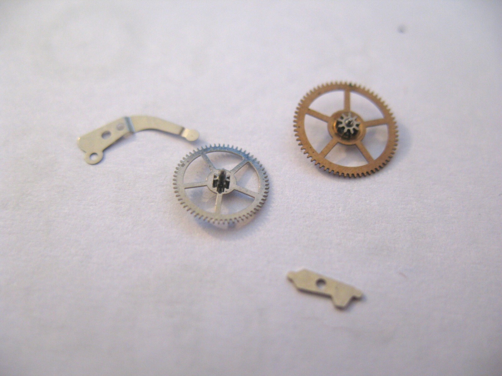 VACHERON 1070,1071,1072 ASSORTED WATCH MOVEMENT PARTS