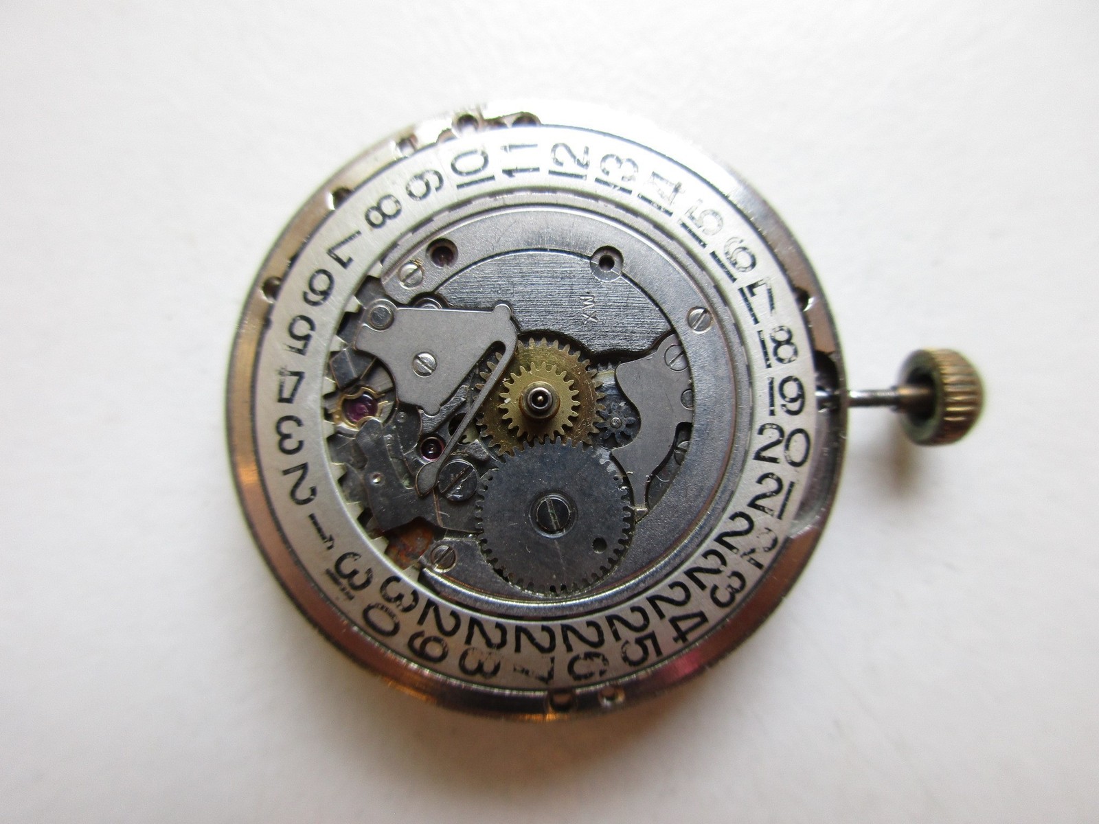 AS A. Schild cal. 1700/01 Swiss watch movement – date at 3 – running
