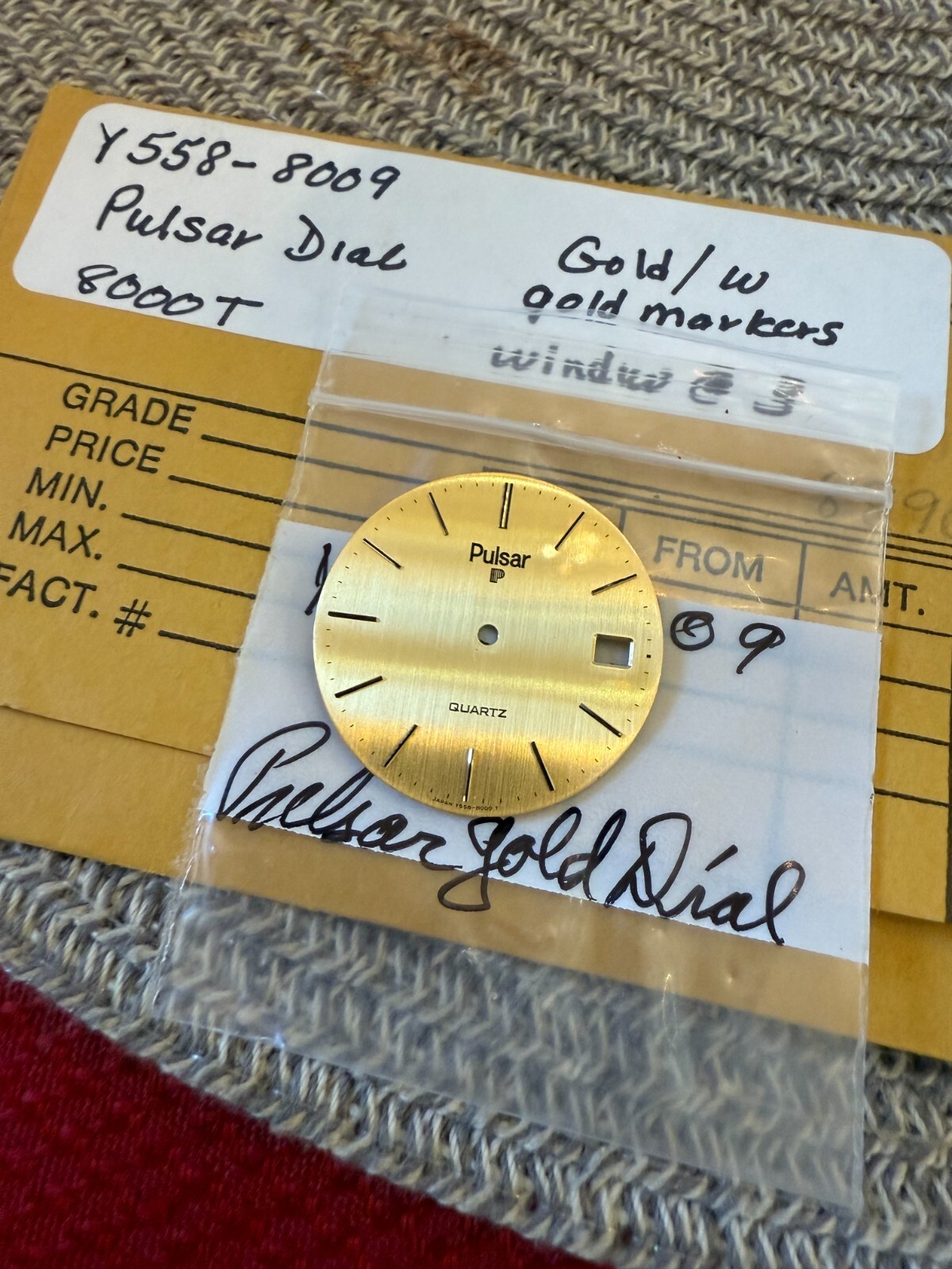 NEW VTG 70s 1980’s Men’s Pulsar Gold Watch Dial Quartz w/ window Y558-8009 28 mm