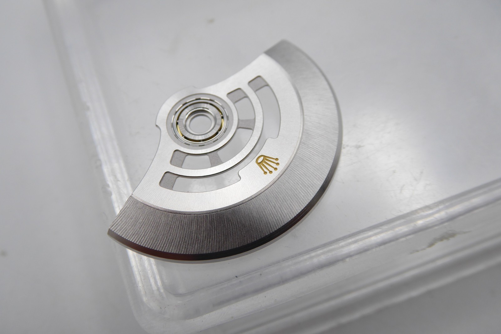 Rolex Oscillating weight rotor 3235-570