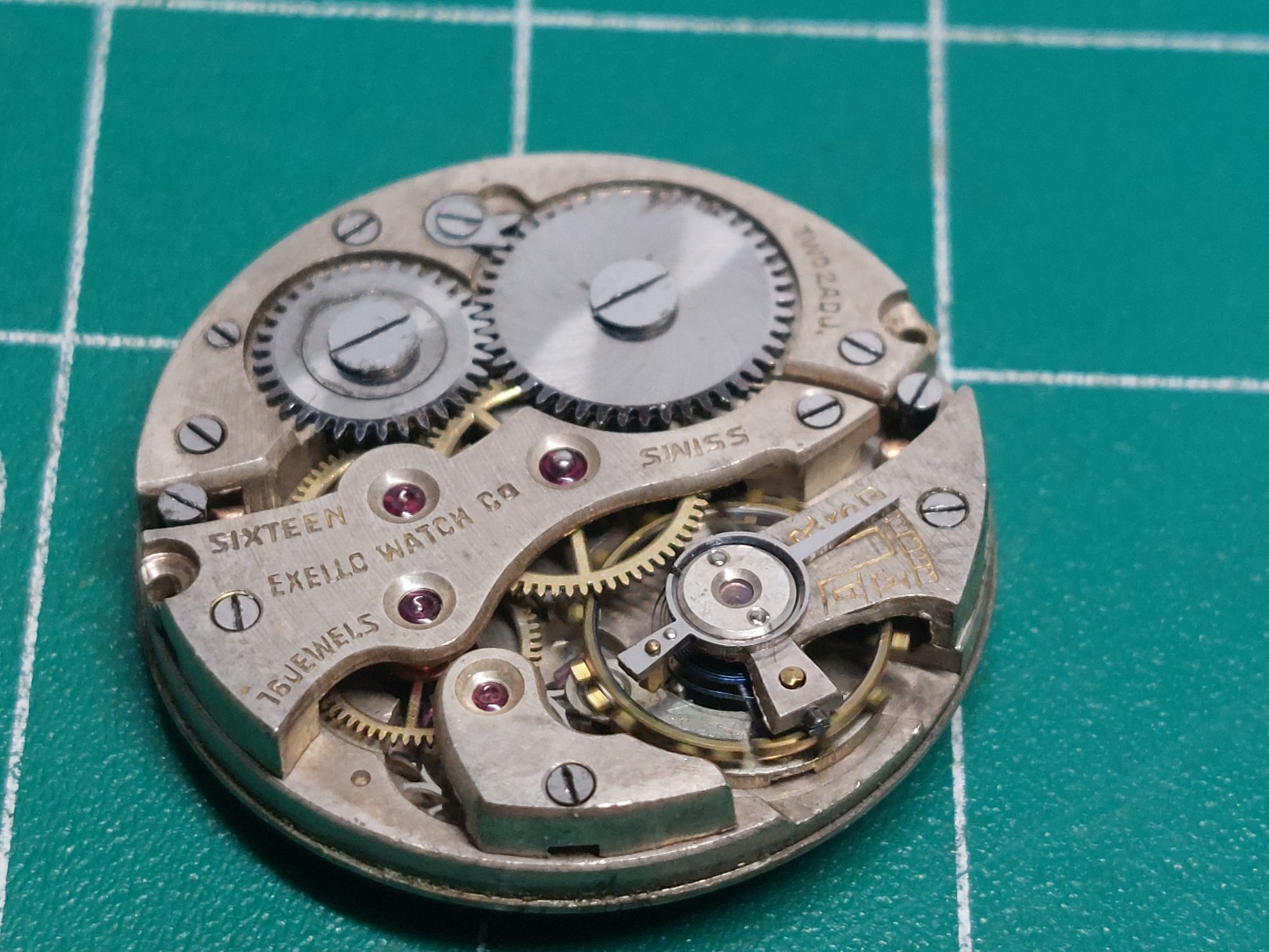 Vintage Exello 16 jewel watch movement For Parts w 14k Gold Filled Case