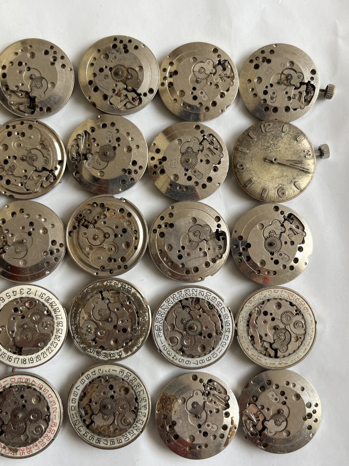 Lot of 30 Swiss FHF ST96 / FHF 96/FHF 96-4 Watch Movements – For Parts or Repair