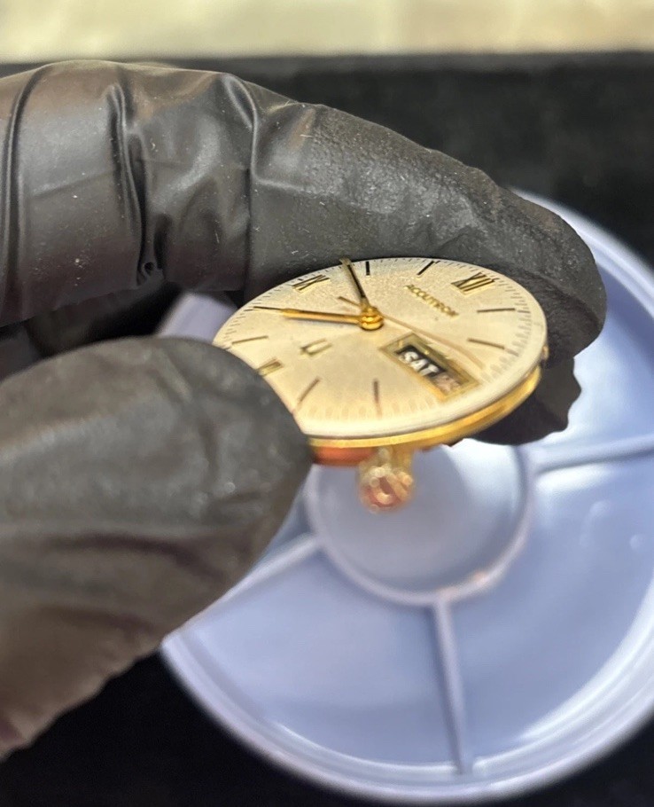 Vig-Inside watch mech. ONLY for 14k Solid Gold Bulova Accutron 2182 Mens Watch