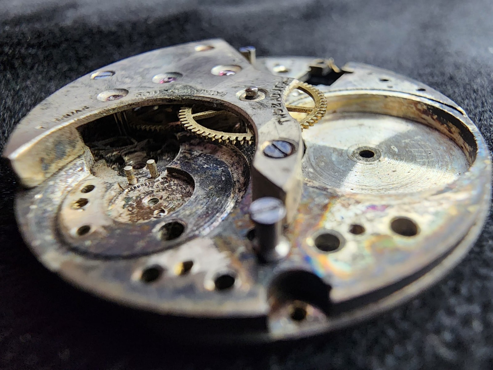 Vintage Swiss Patria Watch Co. 15 Jewels Mechanical Movement – For Parts or Repa