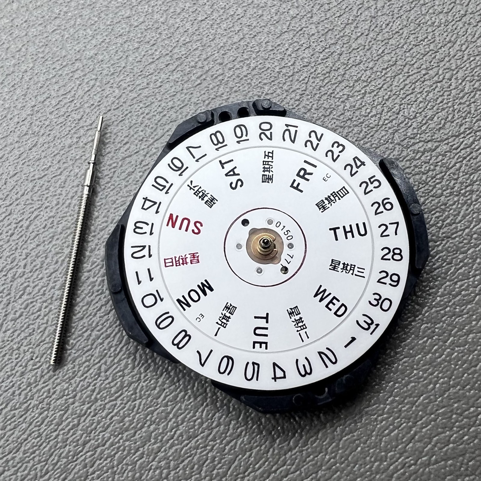 Japan VX33 VX33E Watch Quartz Movement Single Calendar Chinese / English Disk
