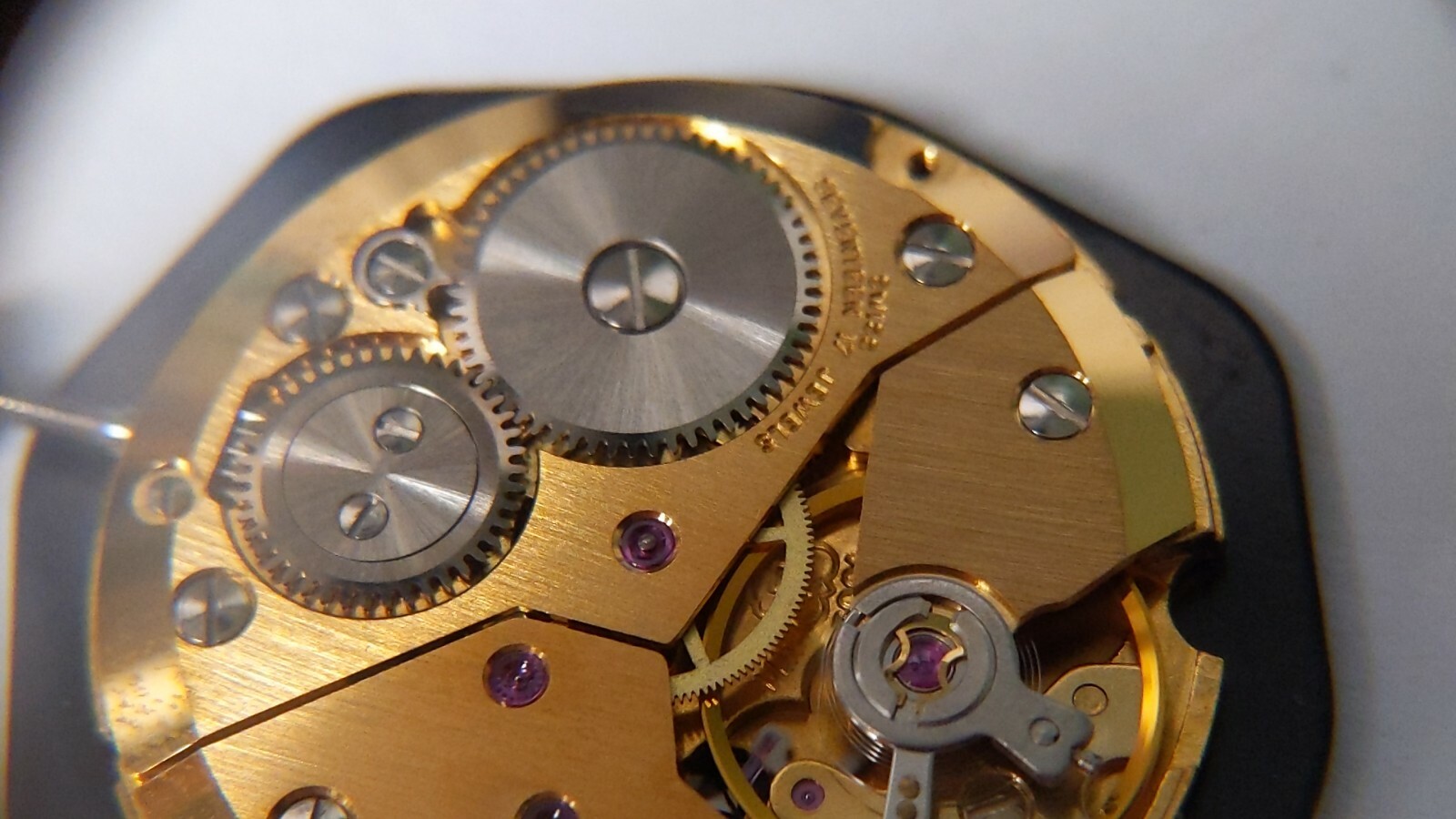 Bulova watch P7000 Peseux movement. hand wind. RUNS. 17 jewels Swiss made with B